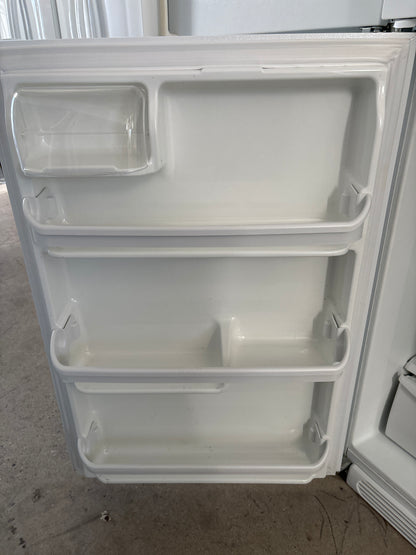 White-Westinghouse 30” Top Freezer Refrigerator - WRT8G3EW6