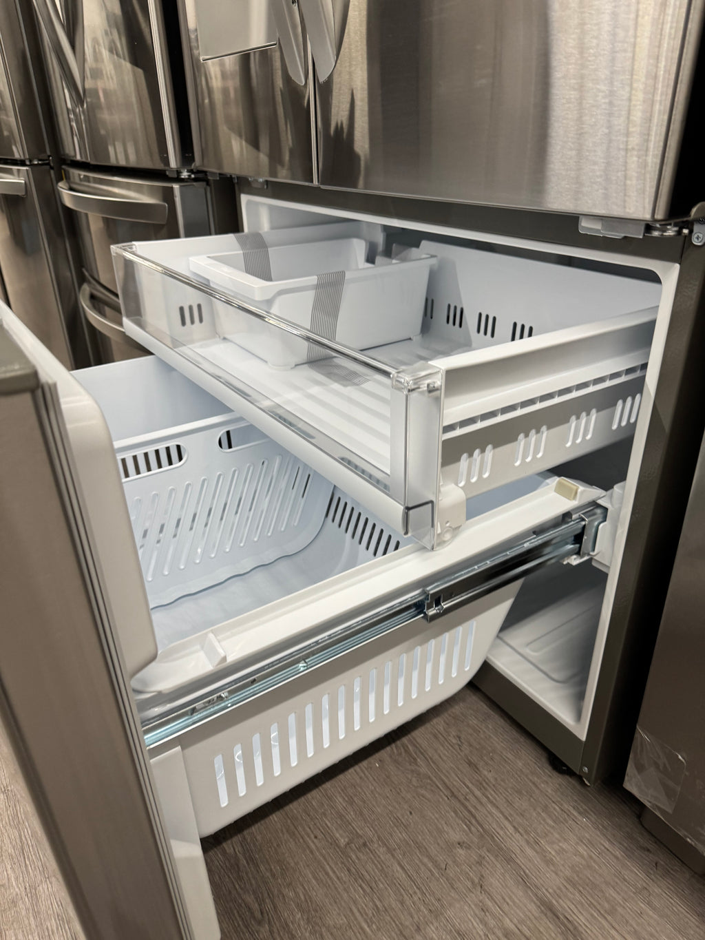 NEW - LG 36” French Door Refrigerator With Water Dispenser- LRFS28XBS (1 YEAR MANUFACTURER WARRANTY)