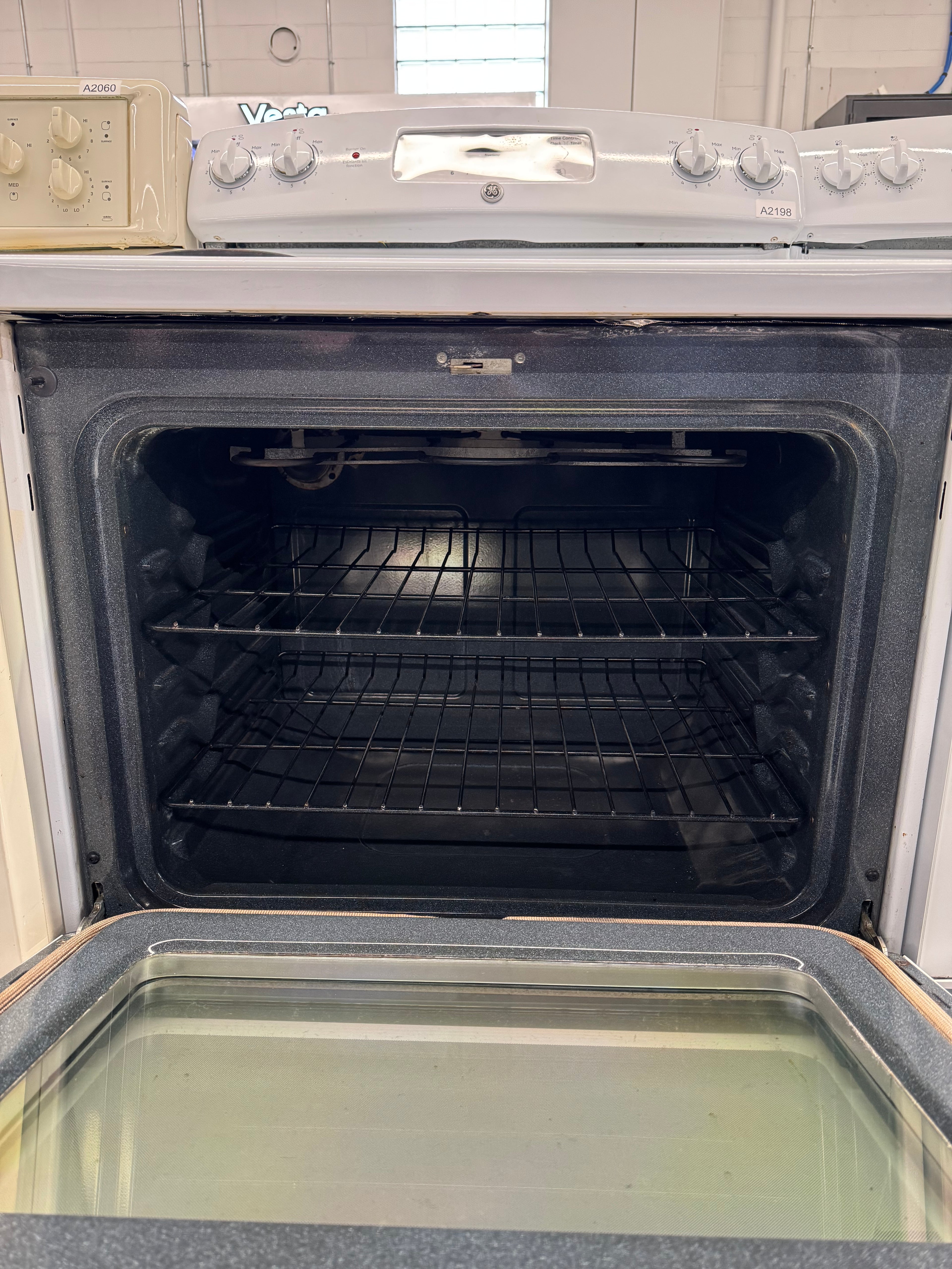 GE 30” Freestanding Coil Top Range - JCBP350DT2WW