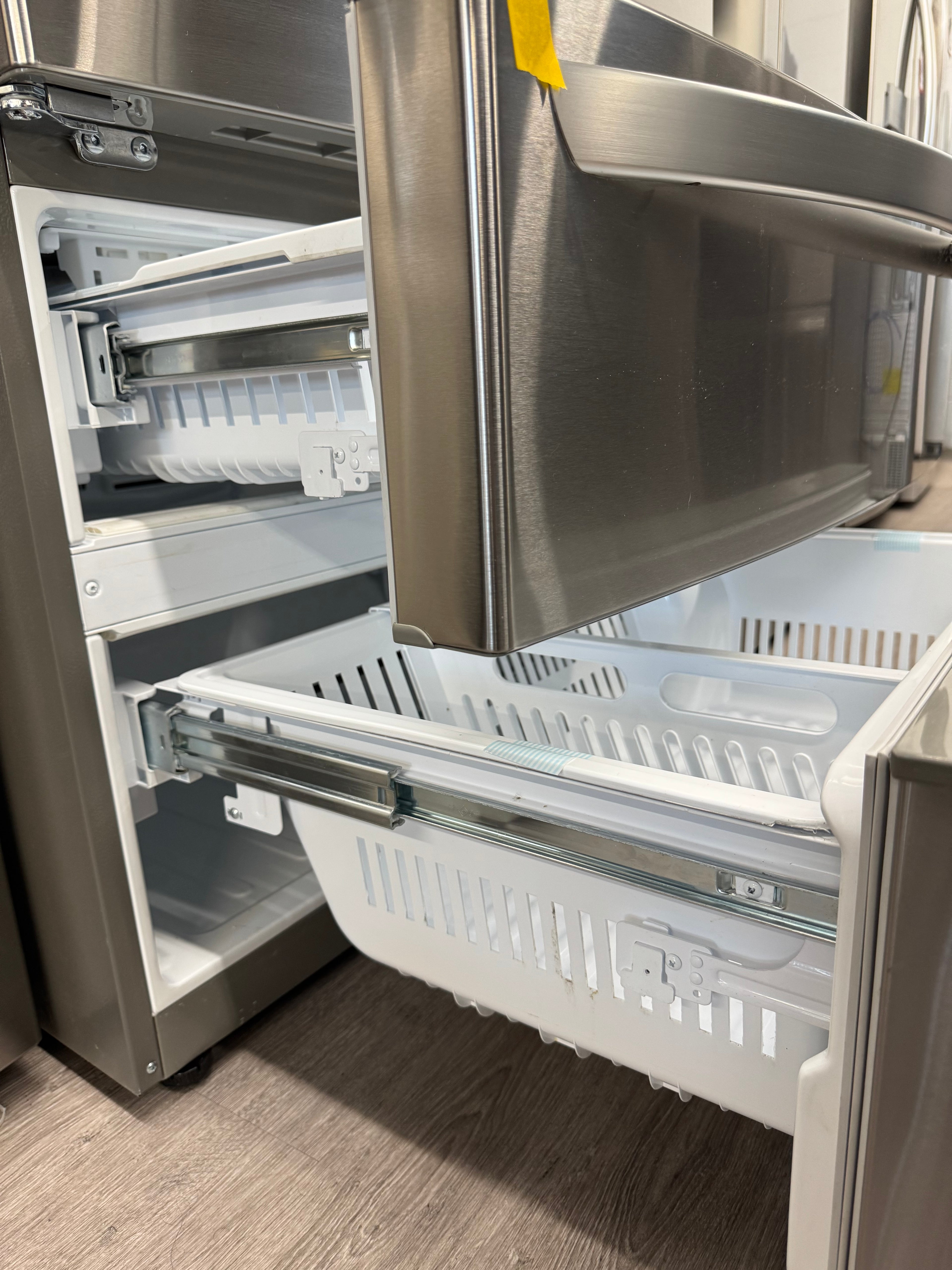 36" 4-Door French Door Refrigerator with Internal water dispenser and Smart Cooling™ Plus