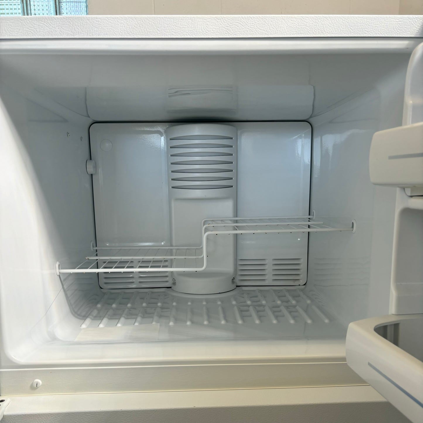 GE 30” TOP FREEZER REFRIGERATOR - GTS18DBPVLWW