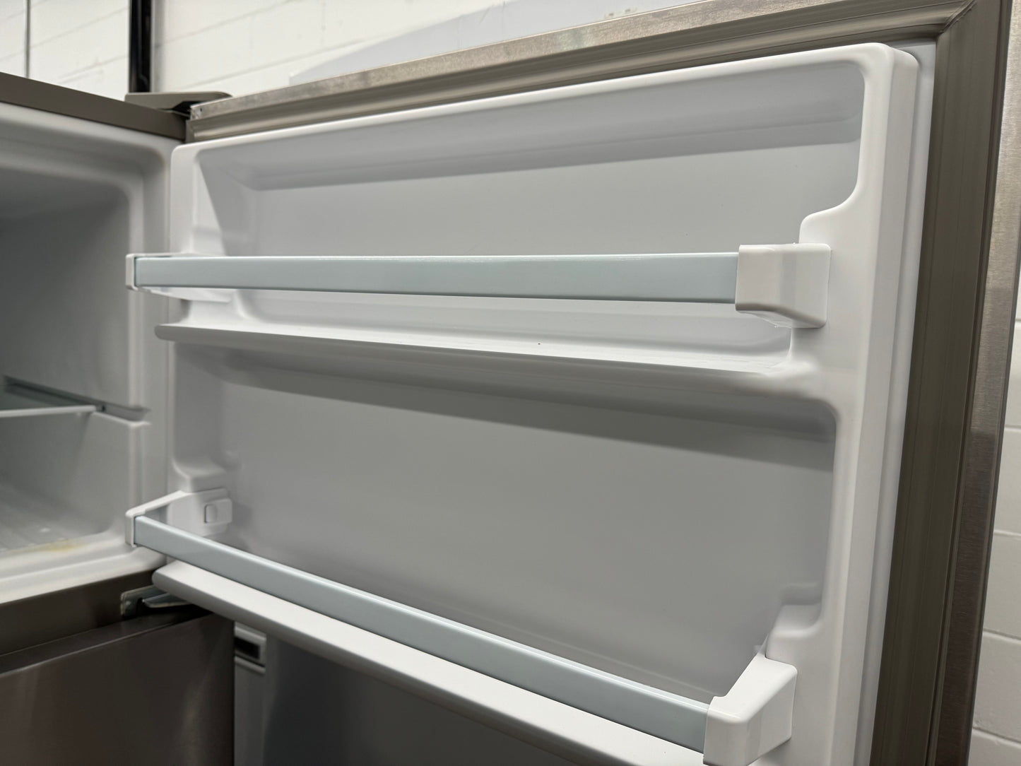 Whirlpool 30" Top Freeze Refrigerator - WRT318FZDM02