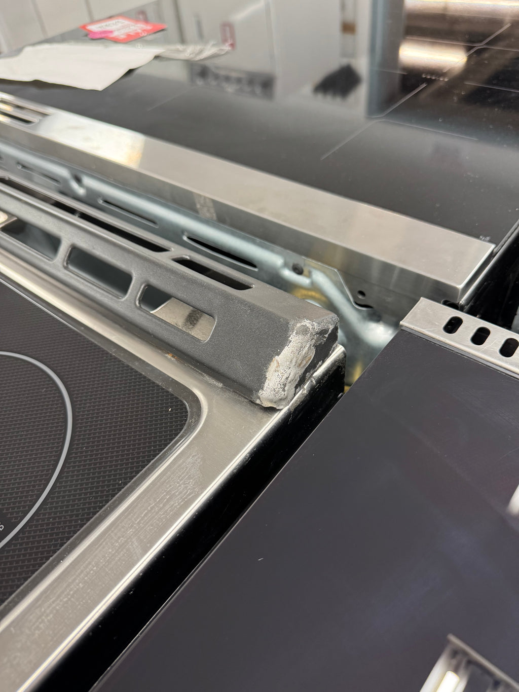 NEW - LG 30” Slide-In Induction Range - LSE4617ST (1 YEAR MANUFACTURER WARRANTY)