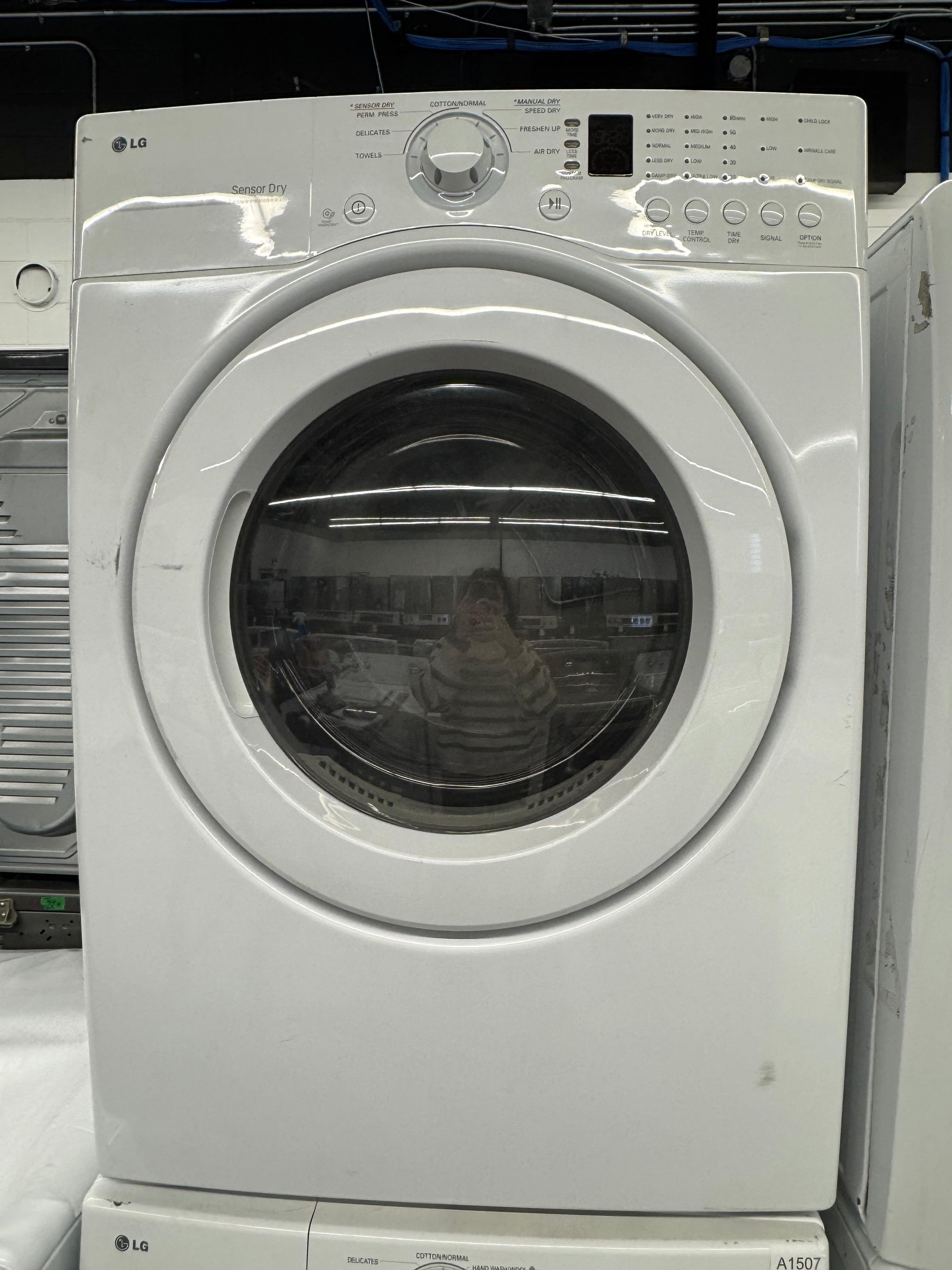 LG 27” Front Load Washer & Dryer Set (WM2140CW & DLE2140W)