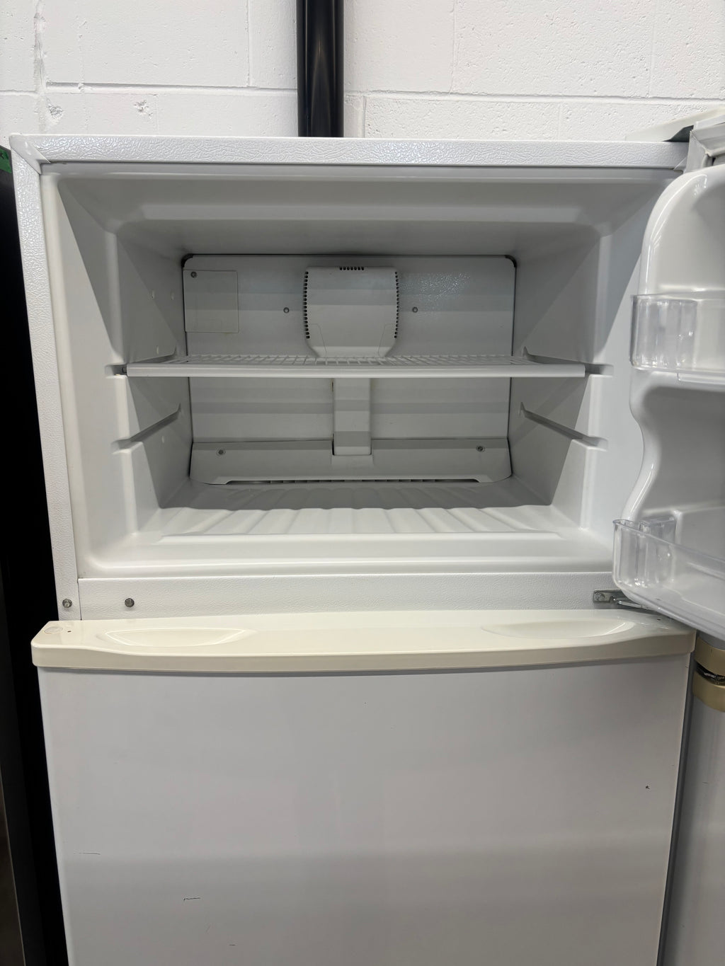 Inglis 28” Top Freezer Refrigerator - IPT164301