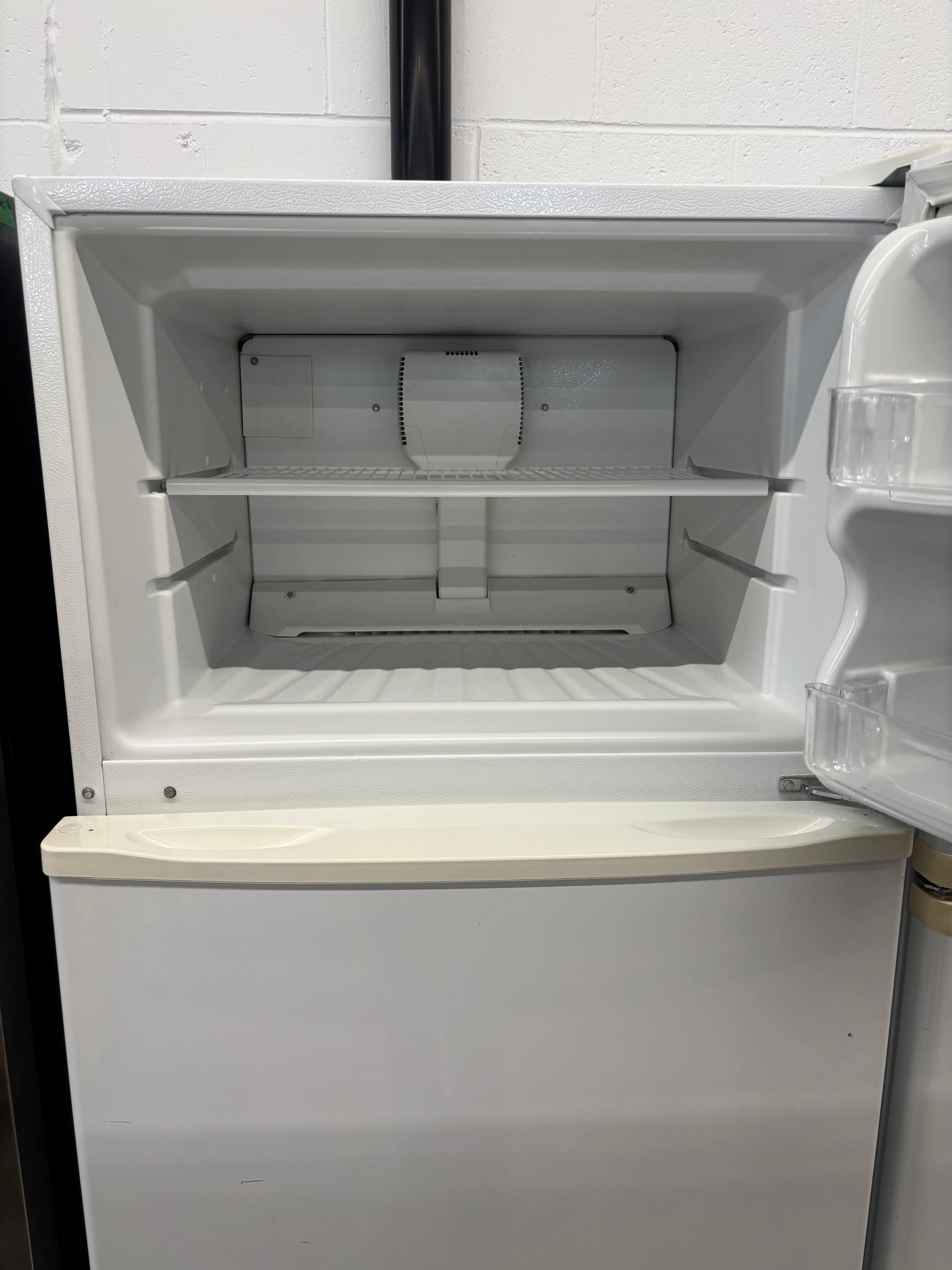 Inglis 28” Top Freezer Refrigerator - IPT164301