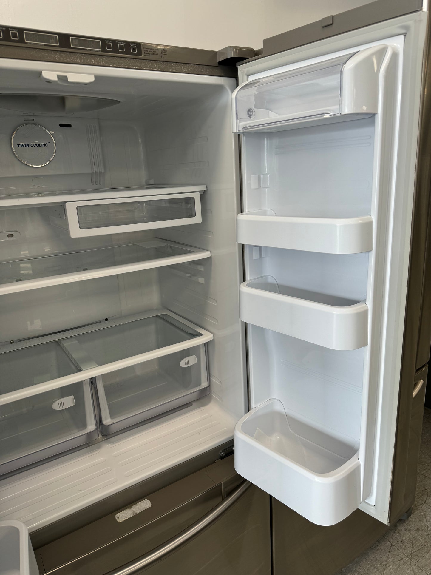 SAMSUNG 33” FRENCH DOOR FRIDGE WITH ICE MAKER - RF197ABRS