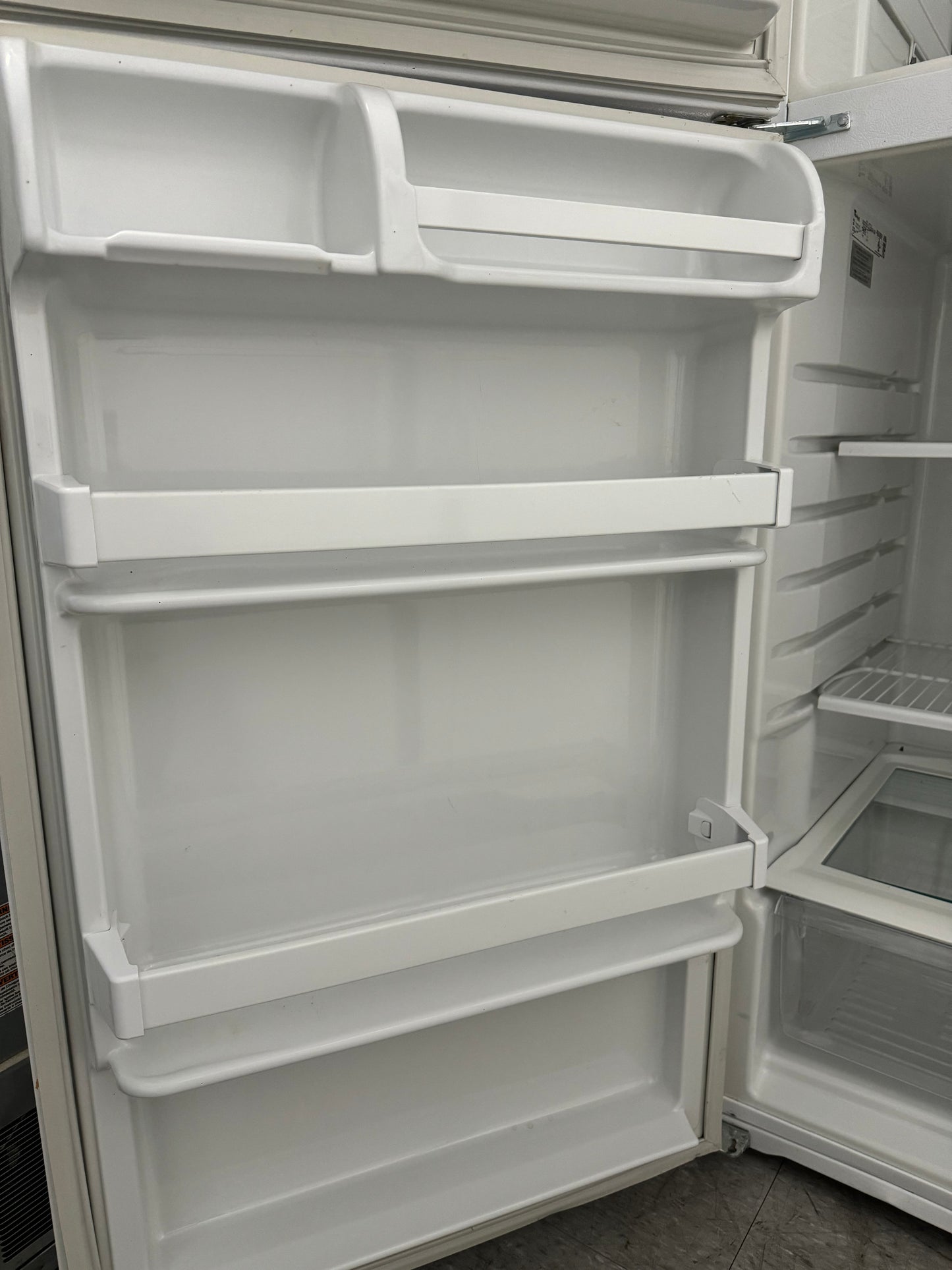 WHIRLPOOL 30” TOP FREEZER FRIDGE - ET6WSKXSQ01