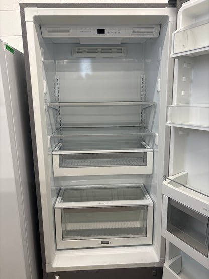 Electrolux 32" Fridge