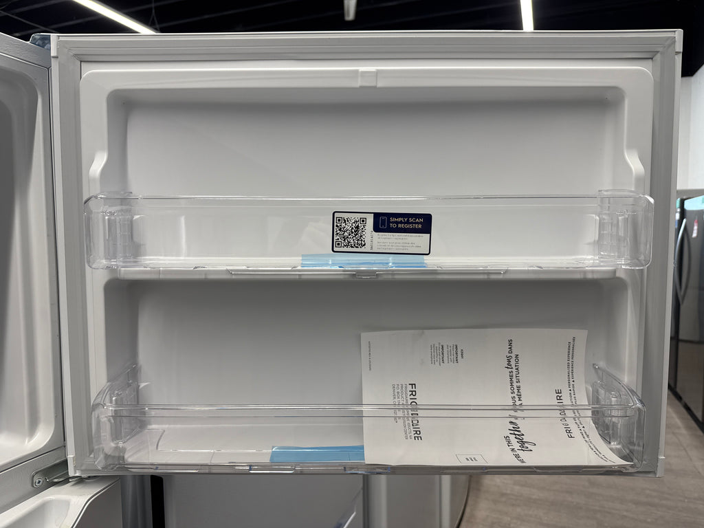 OPEN-BOX - Frigidaire 30" Top Freezer Refrigerator - FFTR2045VWD
