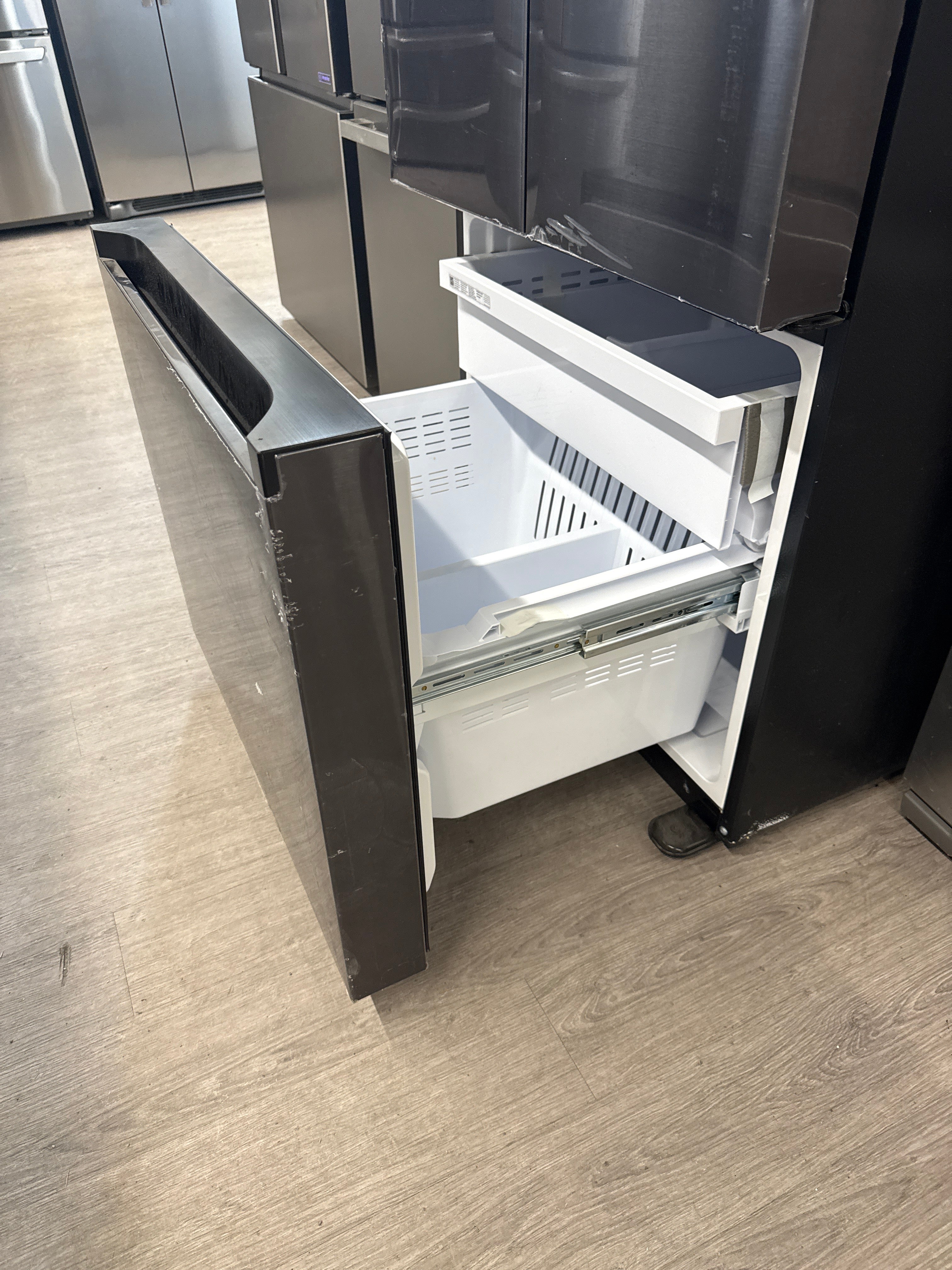 OPEN-BOX - Samsung 30” French Door Refrigerator with Water & Ice Dispenser - RF22A4221SG