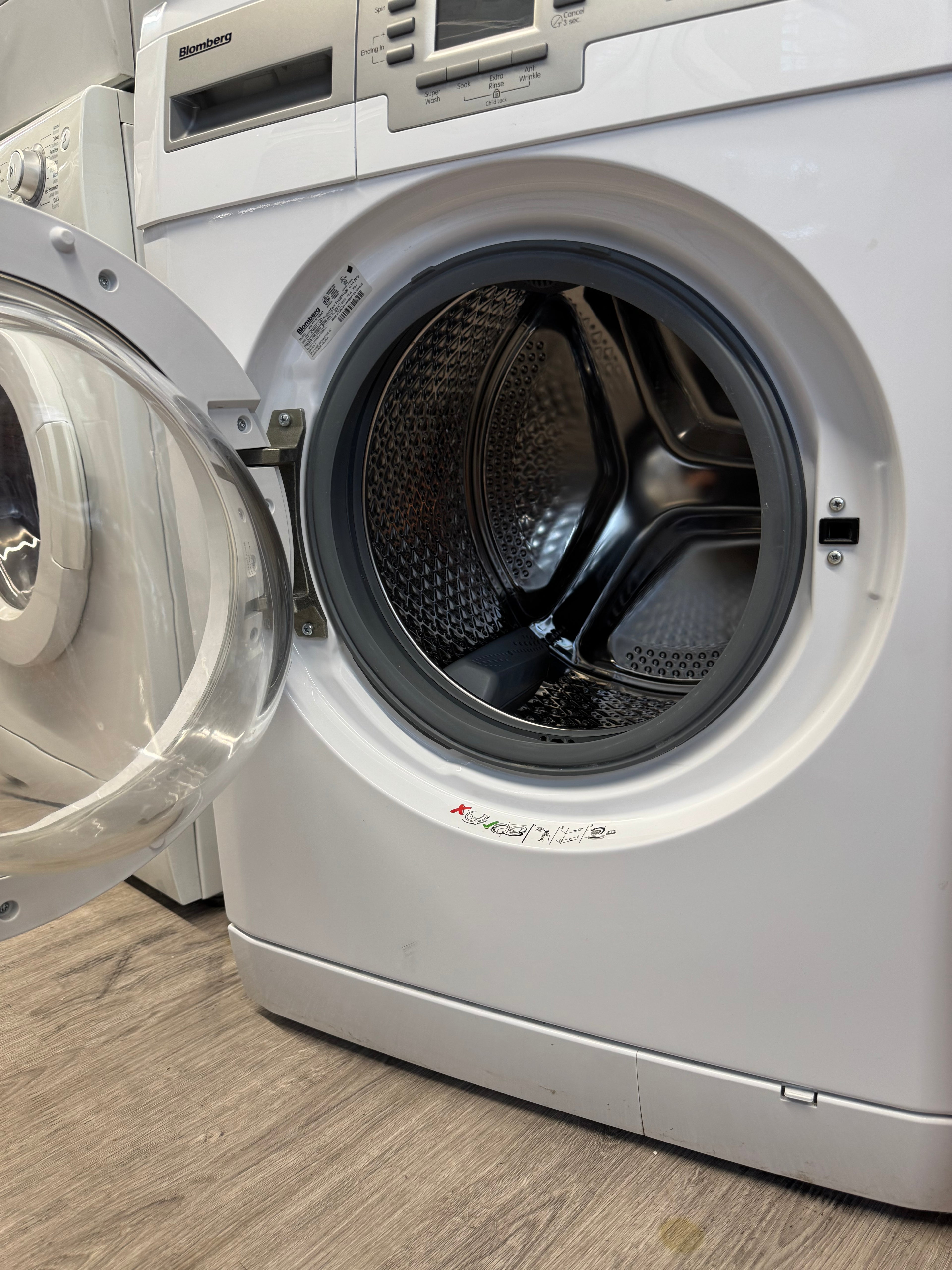 Blomberg 24” Front Load Washer & Dryer Set - WM77120NBL01 & DV17542