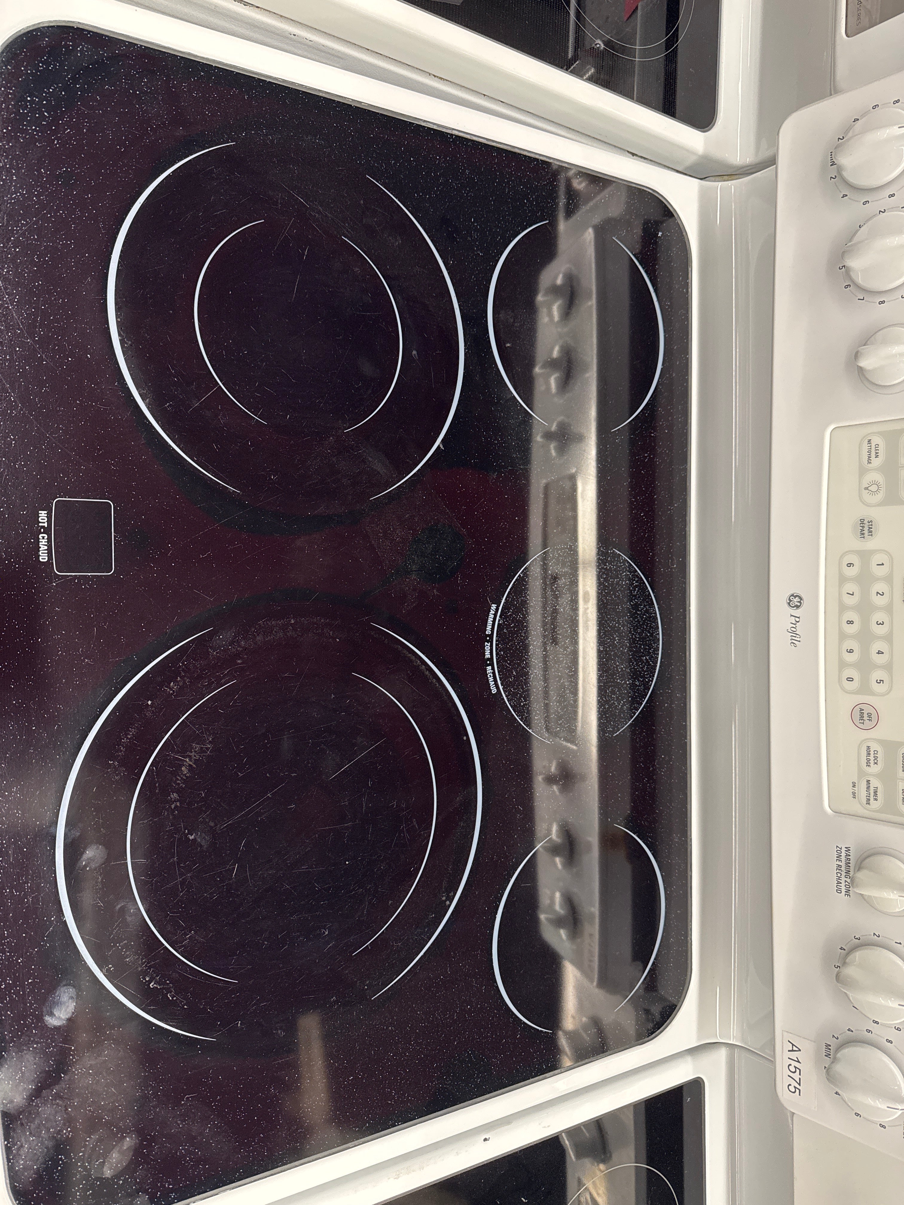 GE 30” Freestanding Glass Top Range - JCB900WK5WW