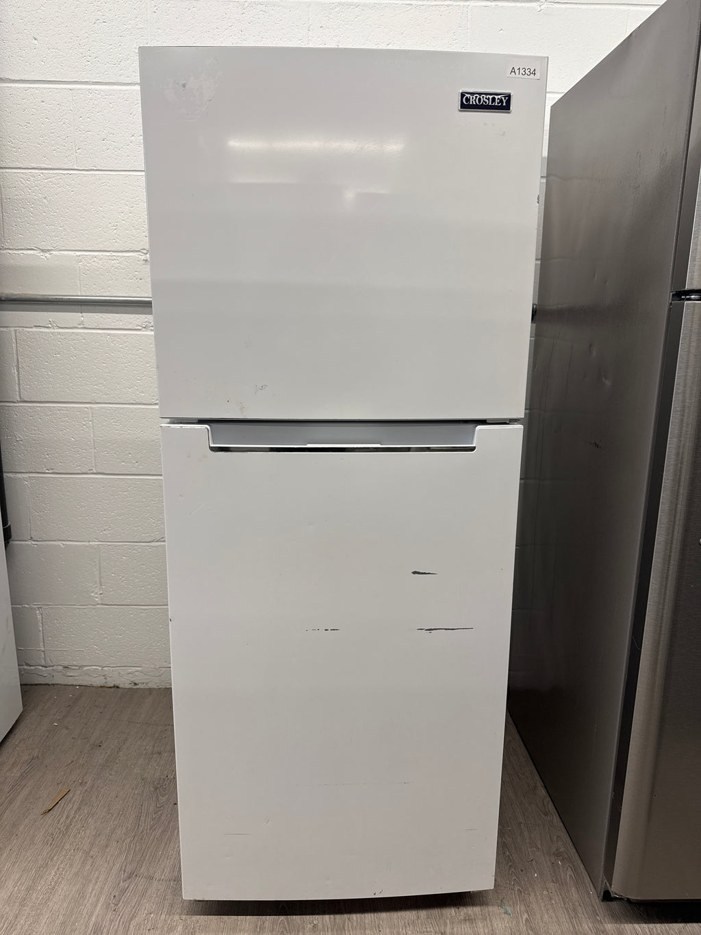 CROSLEY 24” Top freezer fridge- CRHS12RW