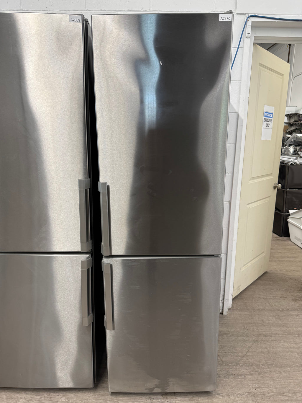 NEW - Whirlpool 24” Counter-Depth Bottom Freezer Refrigerator - URB551WNGZ