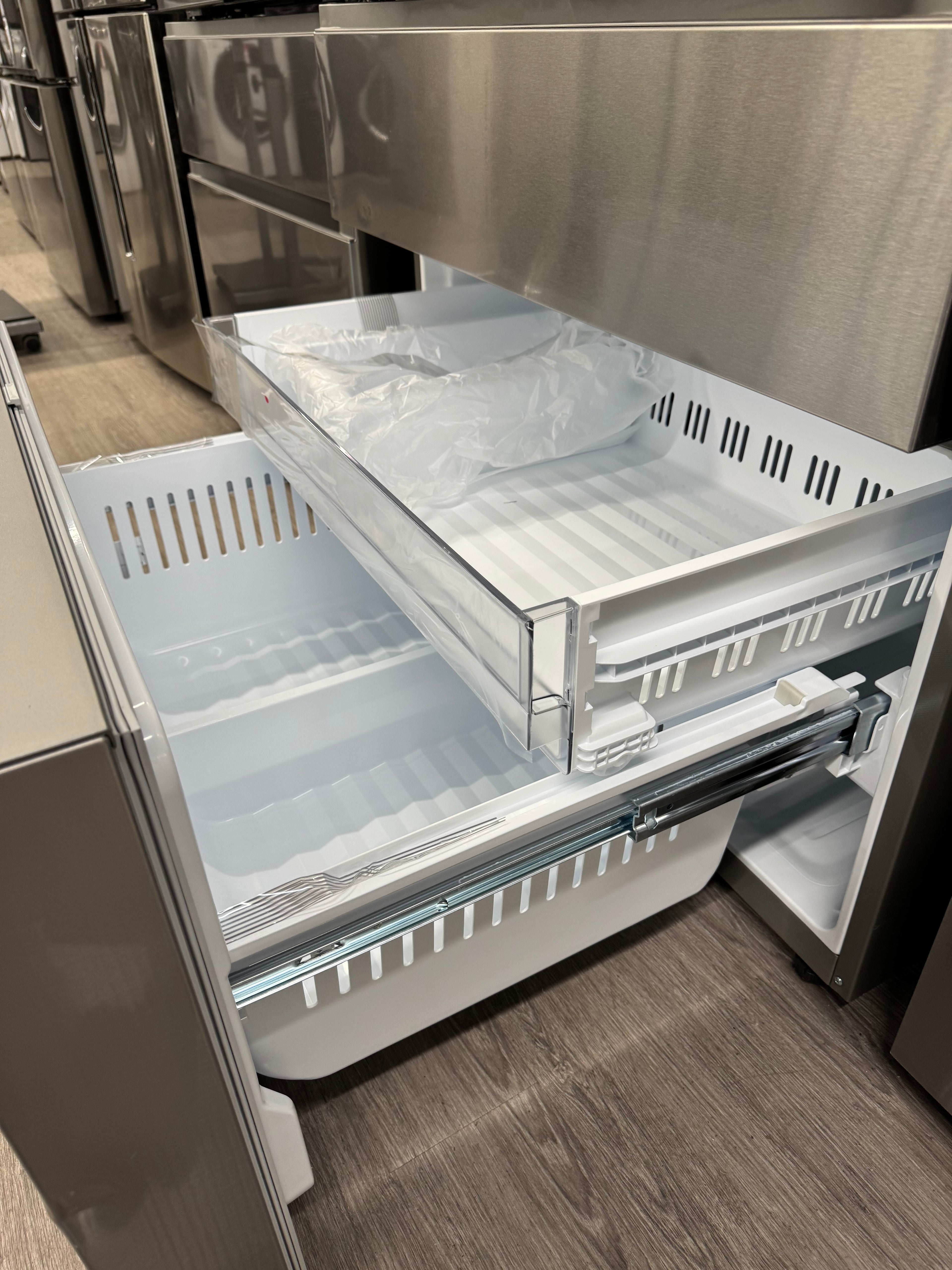 NEW - LG 36” French Door Fridge With water Dispenser - LF29S8365S (1 YEAR MANUFACTURER WARRANTY)