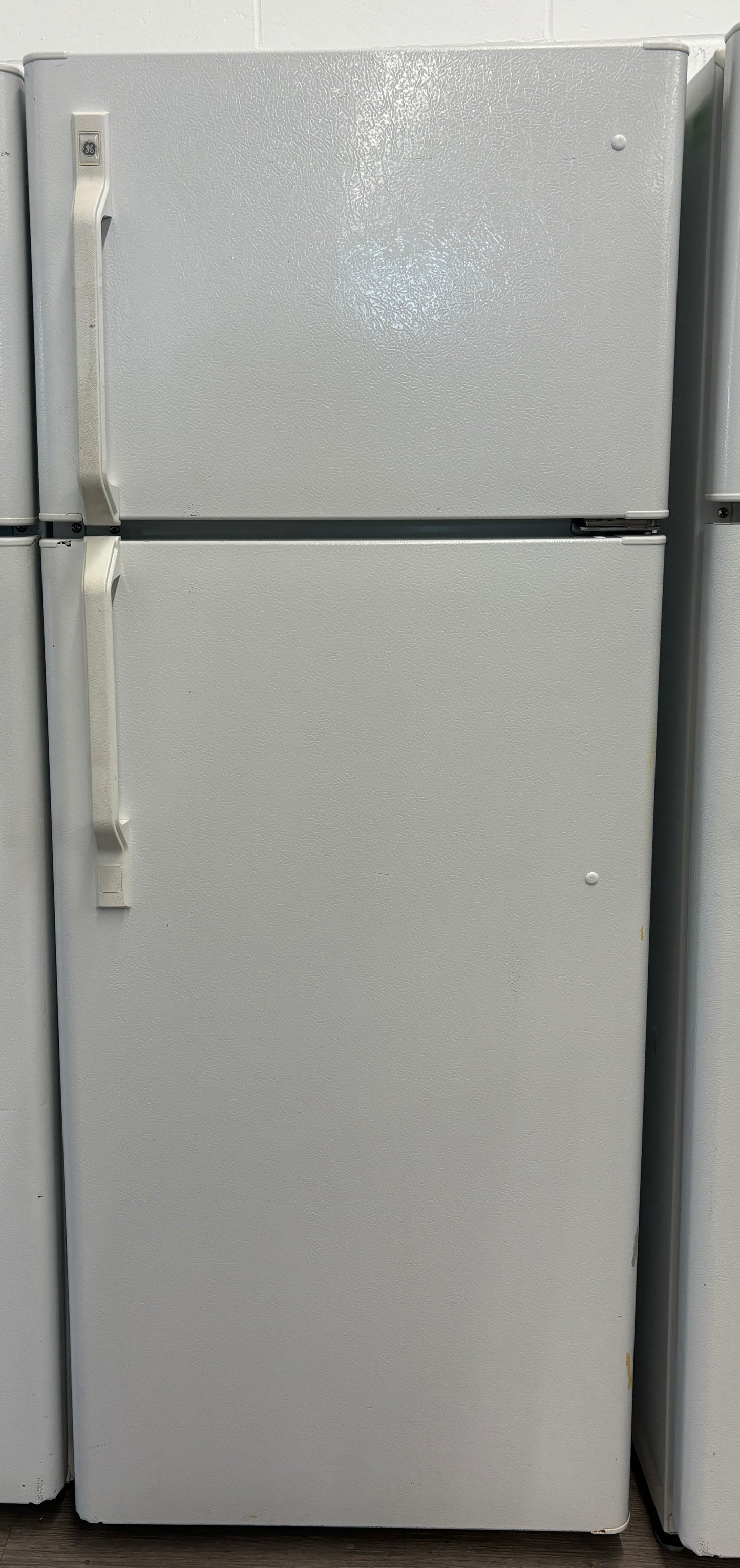 GE 24" Top Freezer Fridge - GTS12BAMBRWW