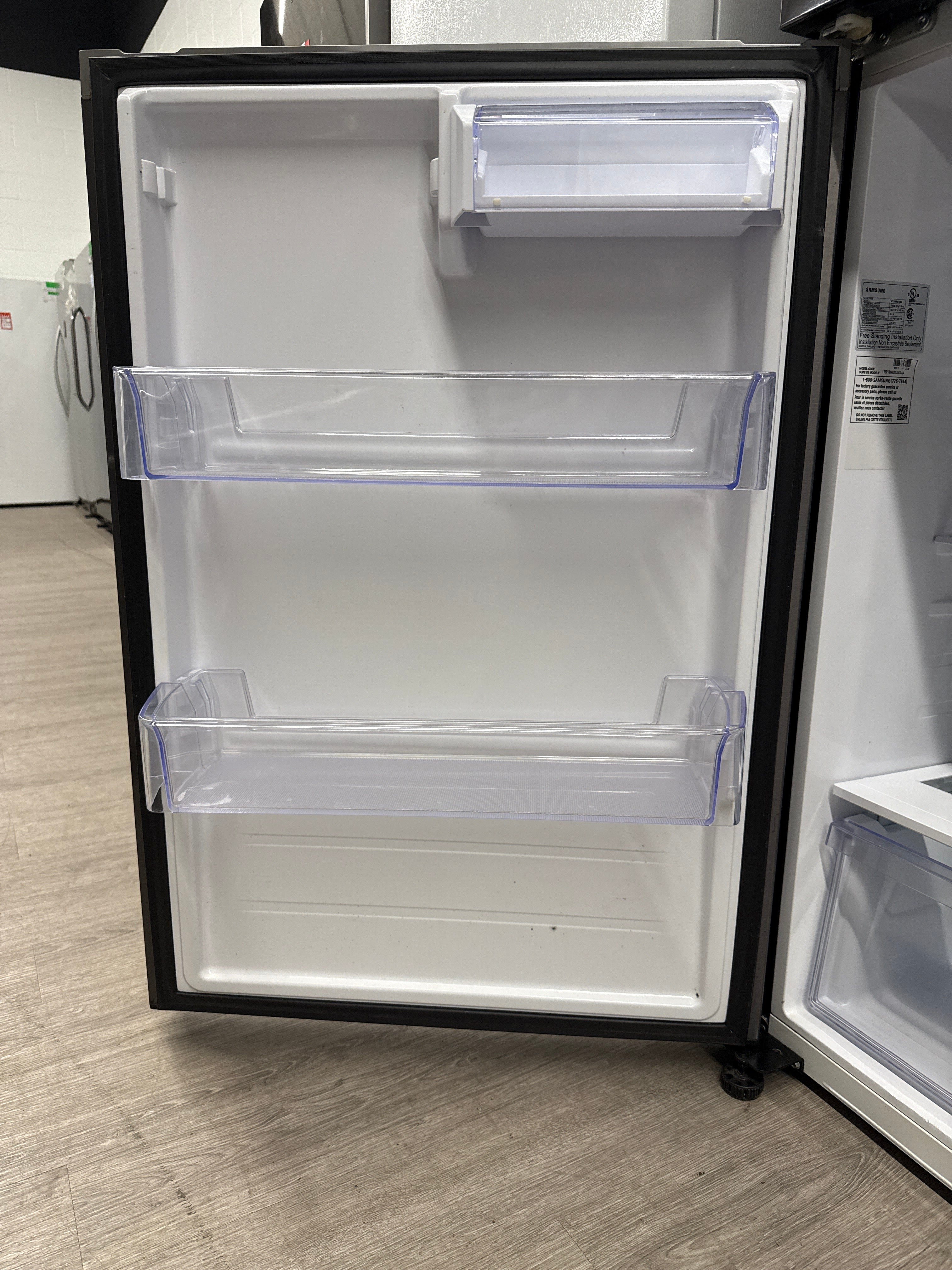 Samsung 29” Top Freezer Refrigerator - RT18M6213SG