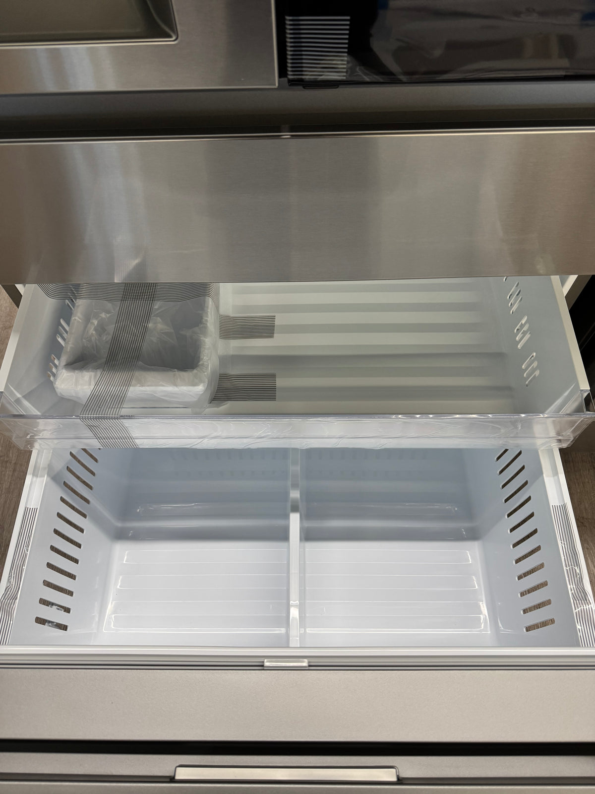 NEW - LG 36” InstaView® Door-in-Door® French Door Refrigerator – LF29S8365S (1 YEAR MANUFACTURER WARRANTY)