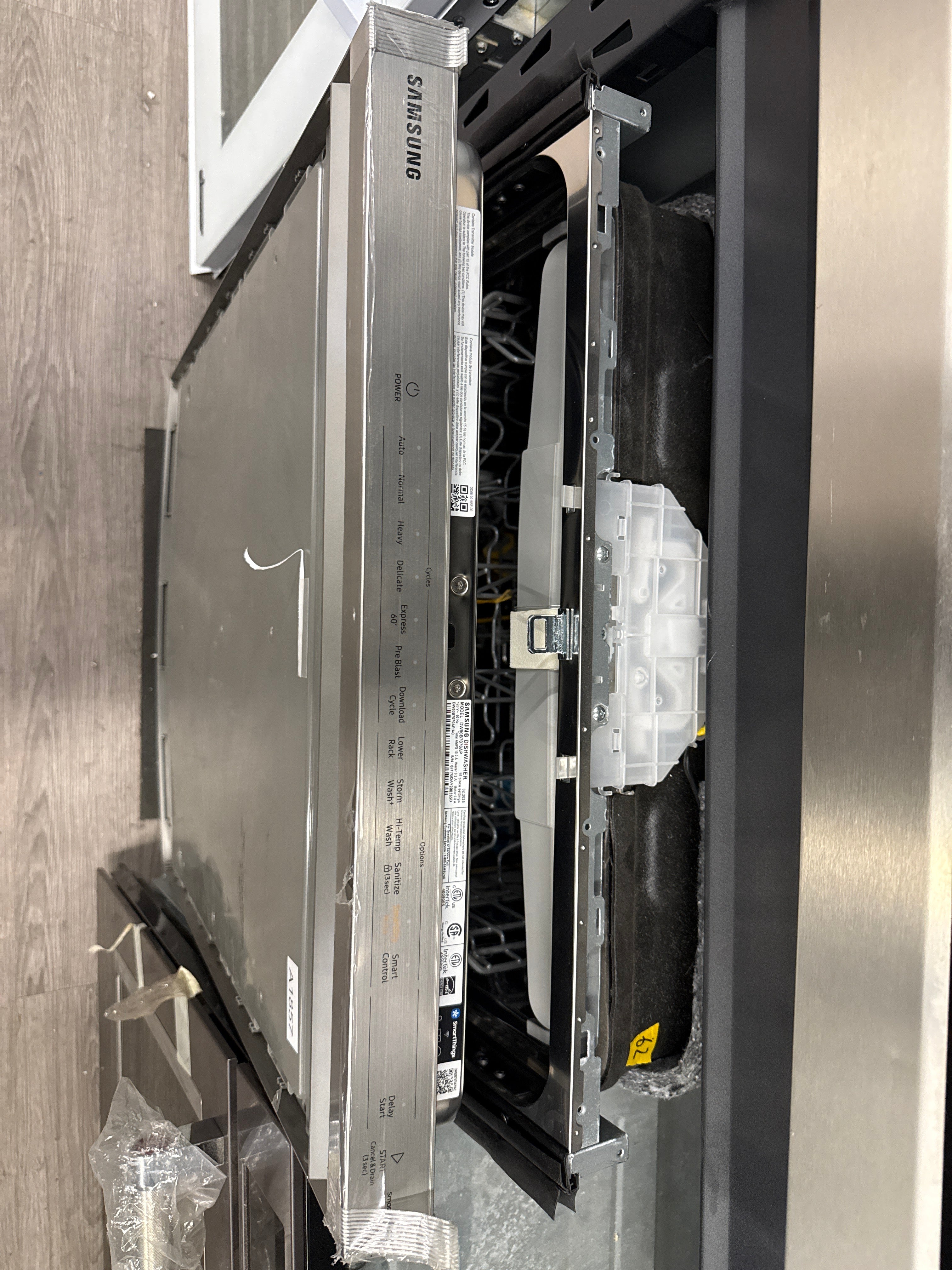 OPEN-BOX - Samsung 24" Dishwasher - DW80B7070AP