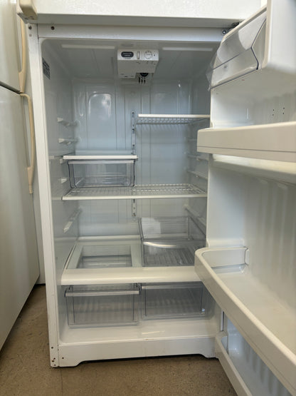 GE 28” Top Freezer Refrigerator - CTS18FBSBRWW