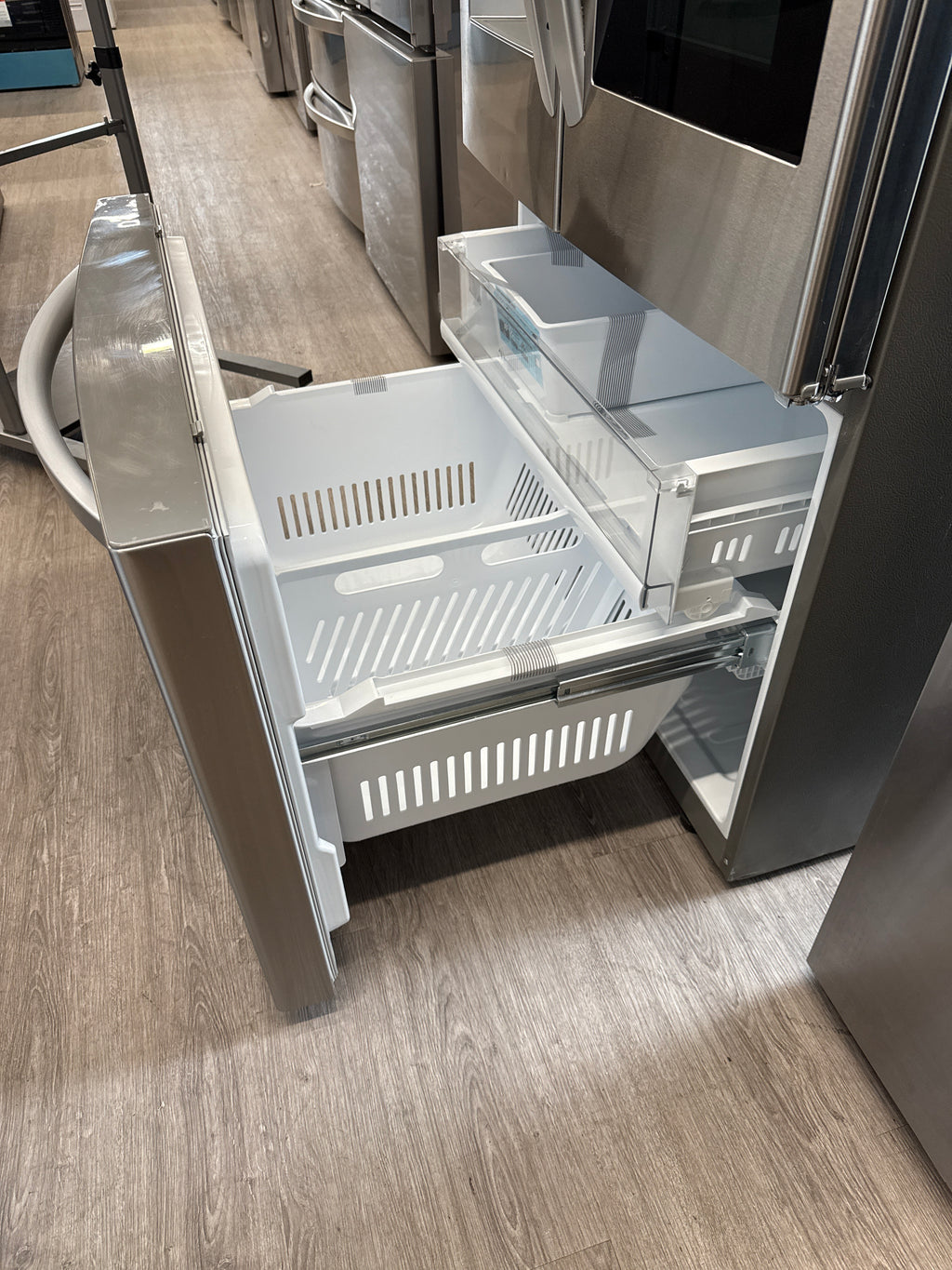 OPEN BOX - LG 33” French Door Refrigerator Smart InstaView® Refrigerator with Craft Ice™ Maker - LRFVS2503S