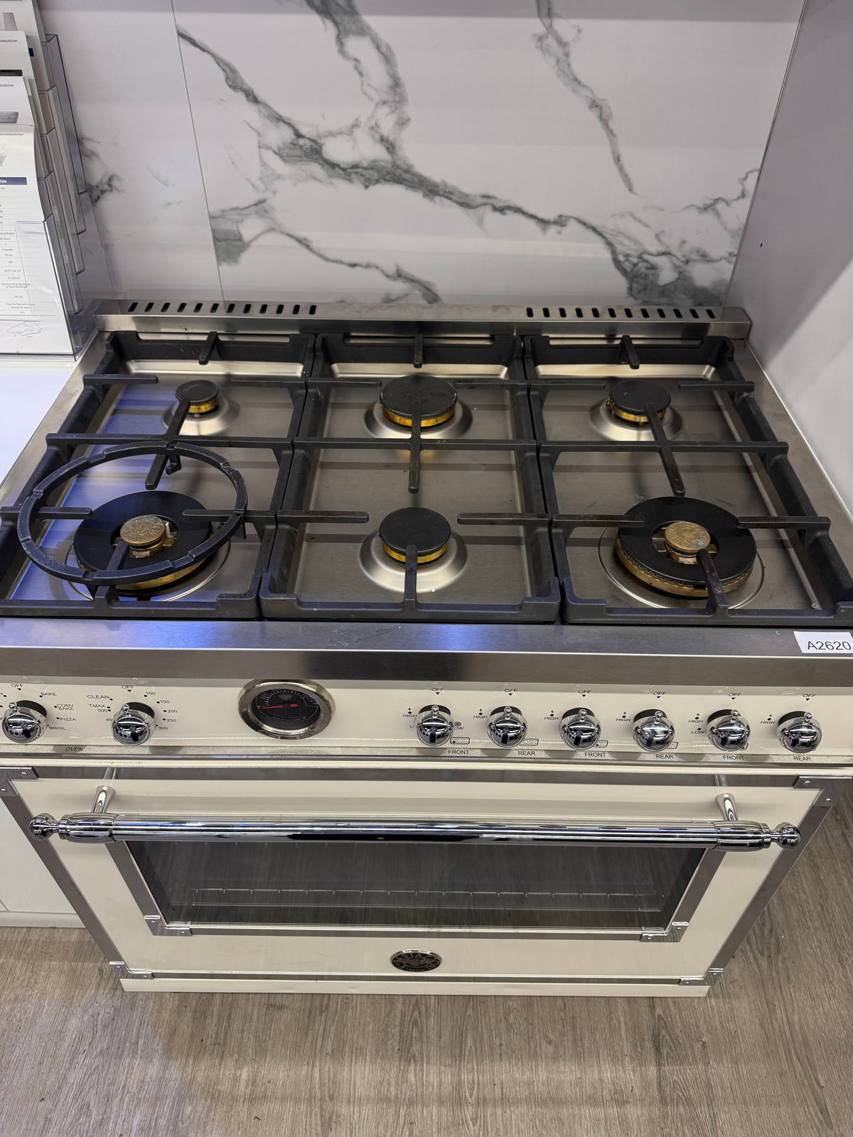 OPEN BOX Bertazzoni Heritage 36" Dual Fuel Range HER366BCFEPAVT – Avorio Ivory | Ottawa