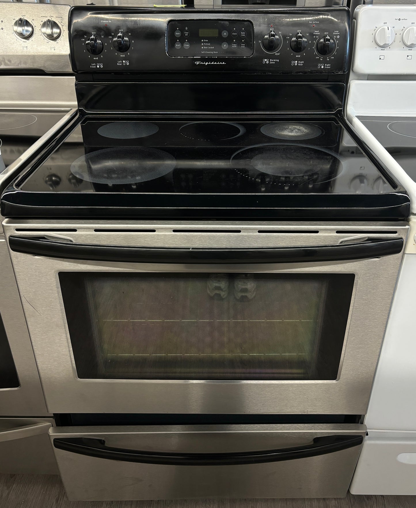 Frigidaire 30" Freestanding Glass Top Range