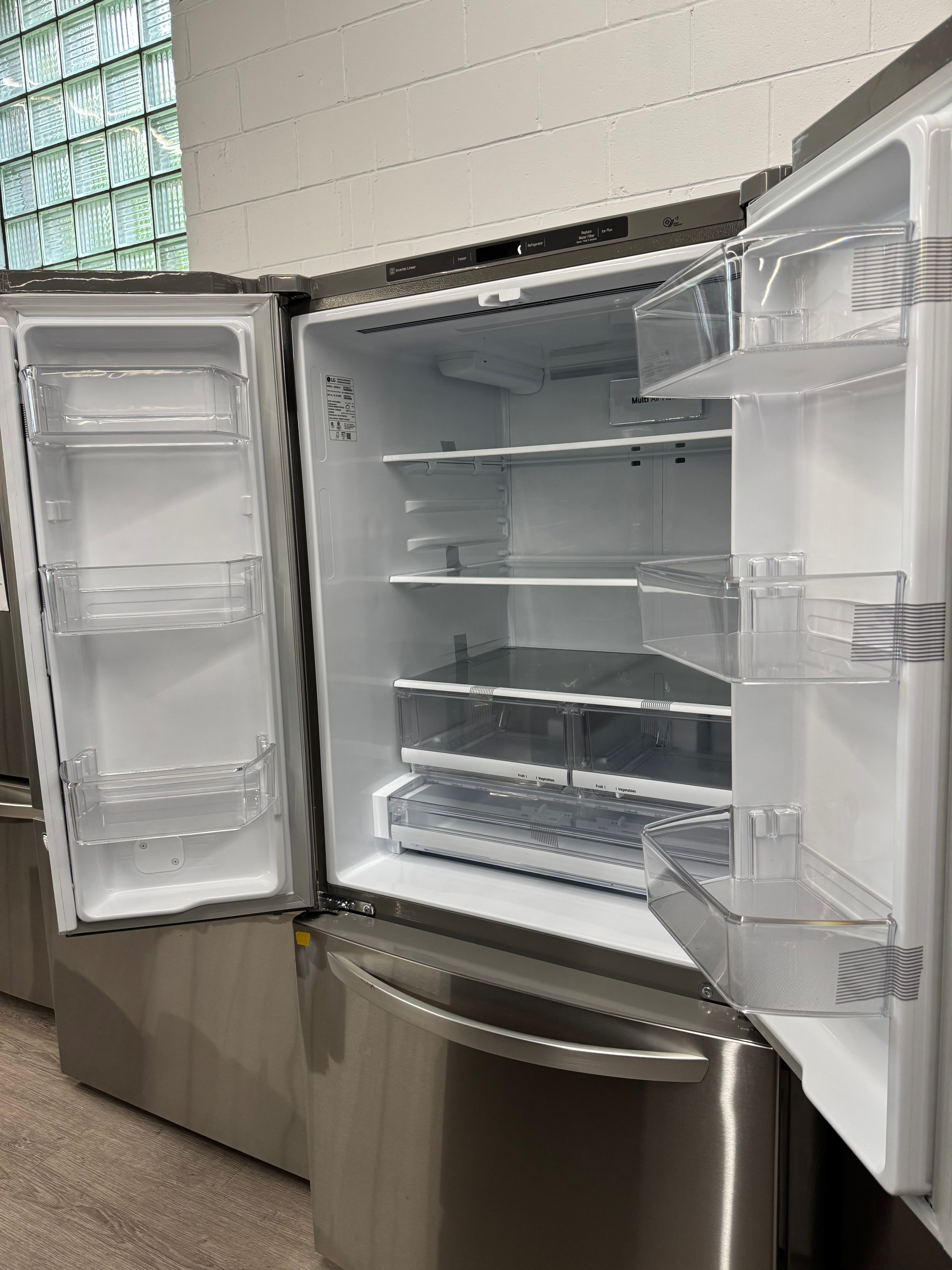 OPEN BOX - LG 33” French Door Fridge - LRFCS2503S/00 - LGW1