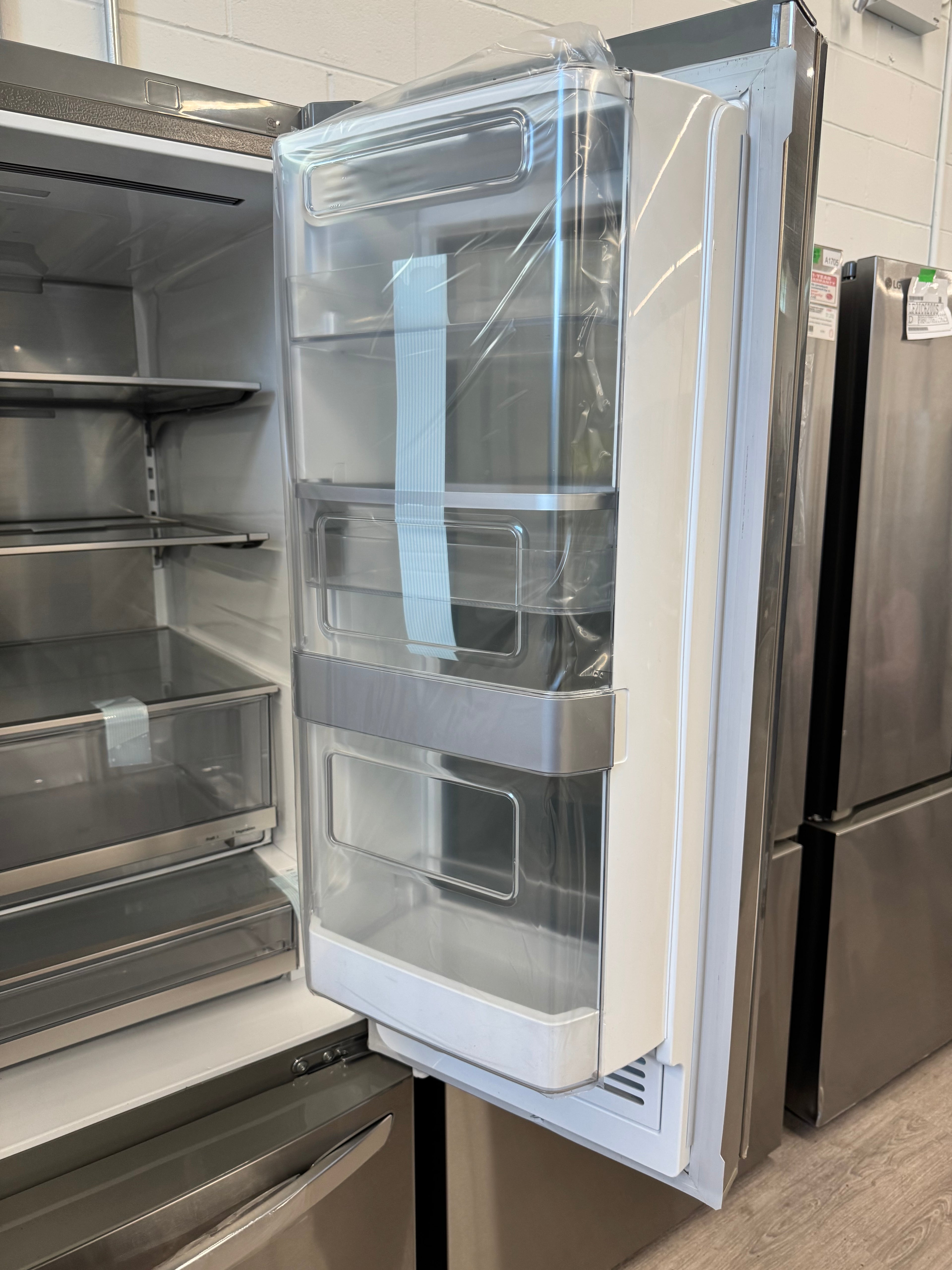 NEW - LG 36” French Door-in-Door InstaView with Craft Ice Maker Fridge - LRFVS3006S (1 YEAR MANUFACTURER WARRANTY)