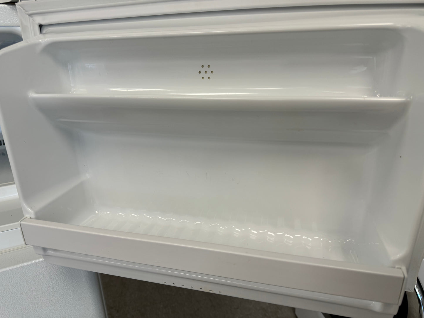 GE 24” TOP FREEZER FRIDGE - GTS12BAMBRWW