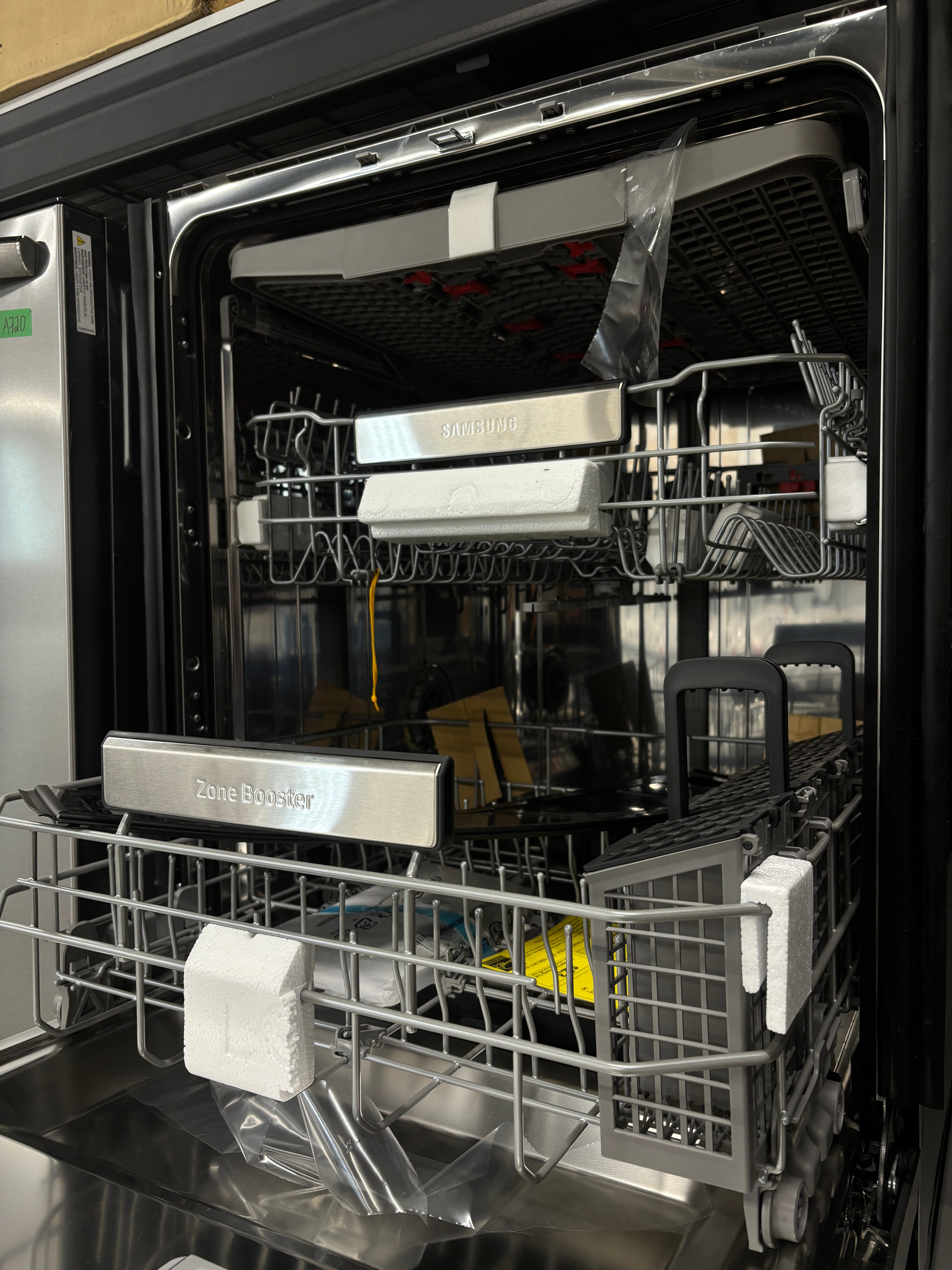 OPEN BOX - Samsung 24” Built-In Dishwasher-DW80R9950UG