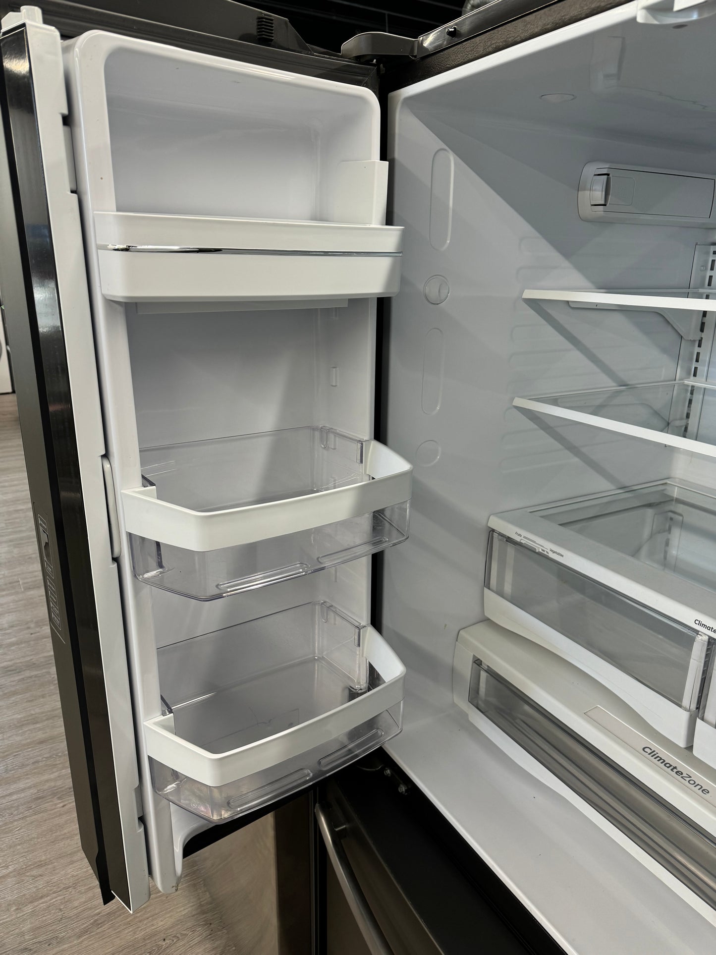 GE 36" FRENCH DOOR FRIDGE WITH ICE MAKER - GNE29GMHEES