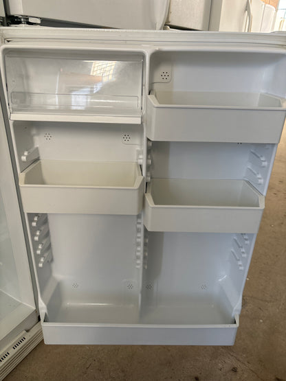 GE 30” Top freezer refrigerator- LXW18JBCRW