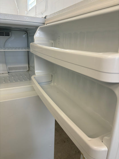 GE 28” Top Freezer Refrigerator - CTS18FBSBRWW