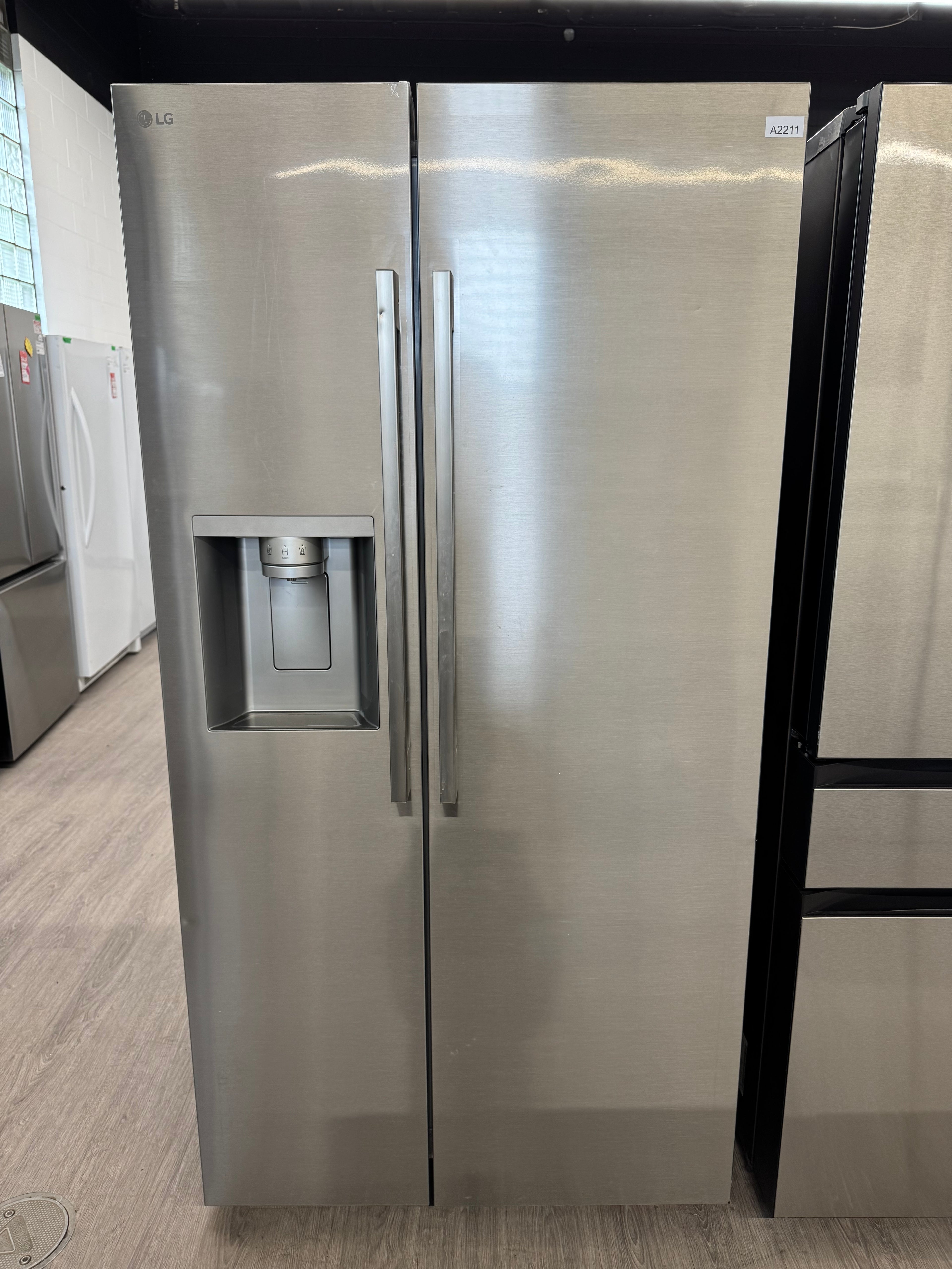OPEN BOX - LG 36” Side by Side with Water & Ice Dispenser - LL27T3530S/01