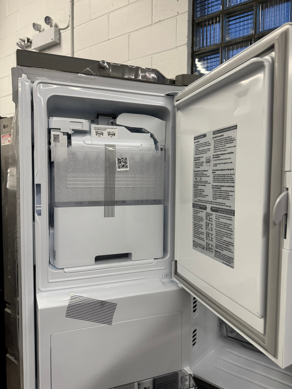 NEW - LG 36” French Door Fridge With water Dispenser - LF29S8365S (1 YEAR MANUFACTURER WARRANTY)