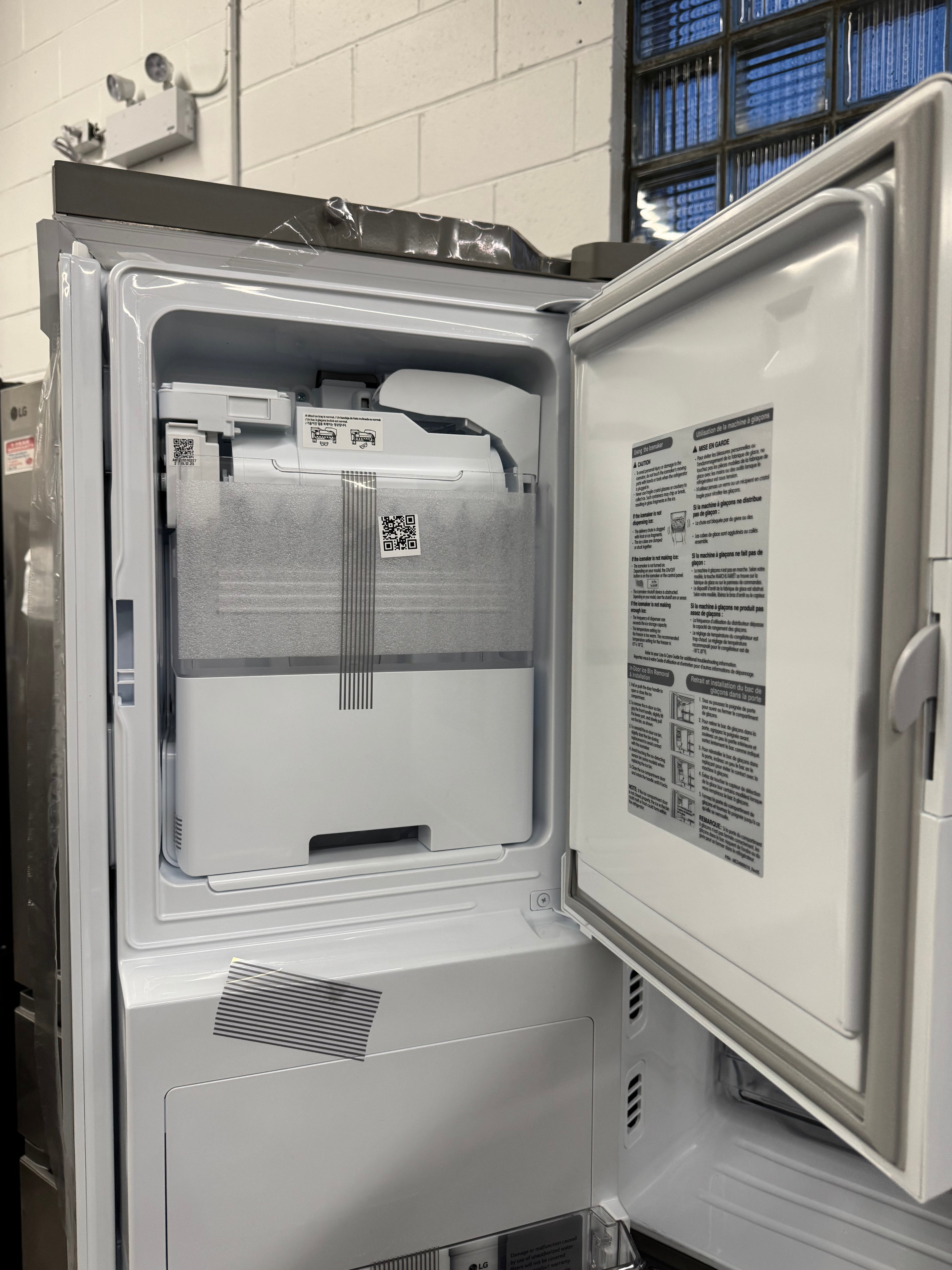 NEW - LG 36” French Door Fridge With water Dispenser - LF29S8365S (1 YEAR MANUFACTURER WARRANTY)