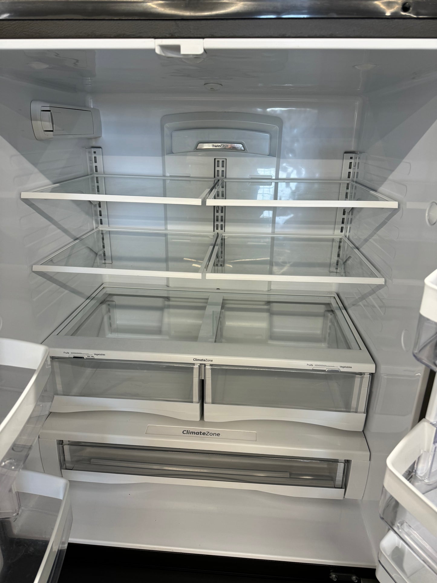 GE 36" FRENCH DOOR FRIDGE WITH ICE MAKER - GNE29GMHEES