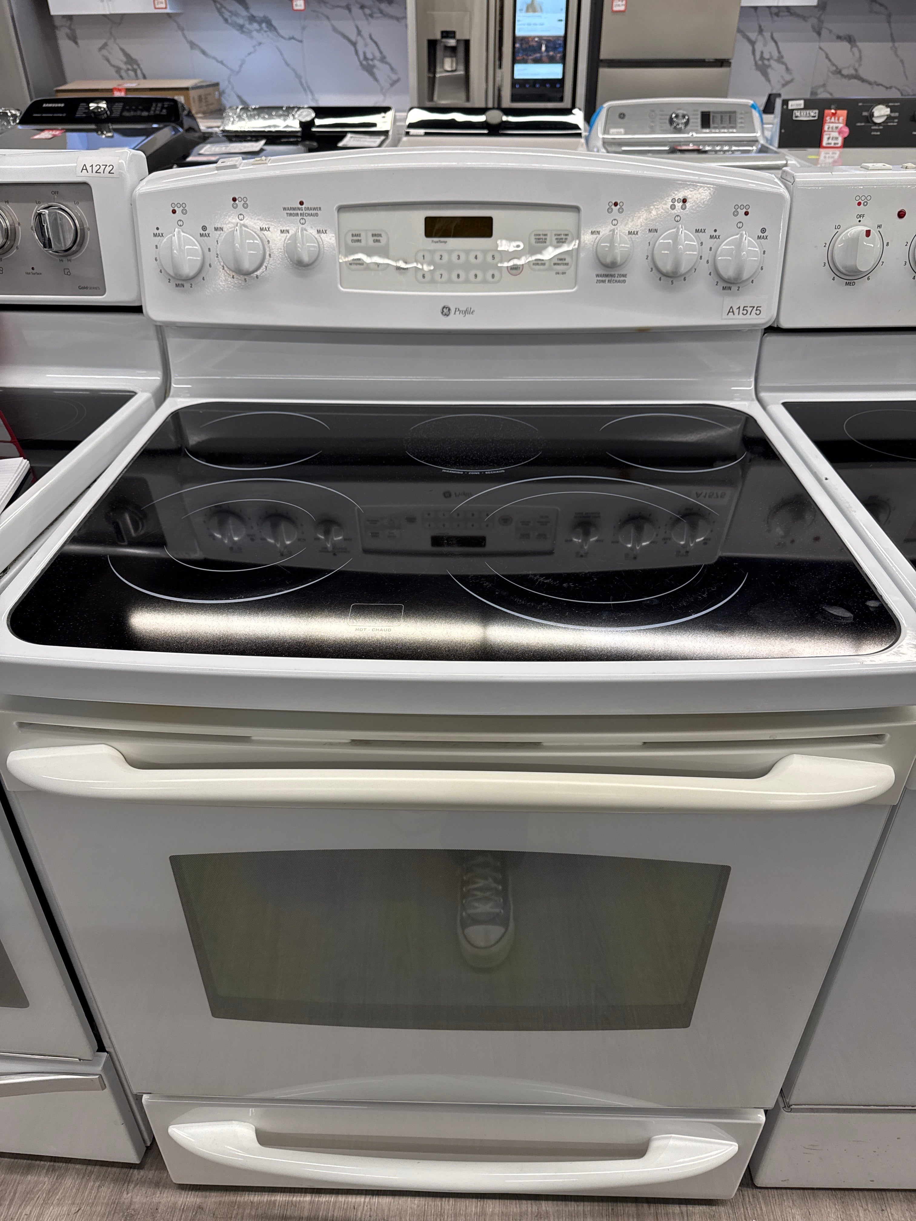 GE 30” Freestanding Glass Top Range - JCB900WK5WW