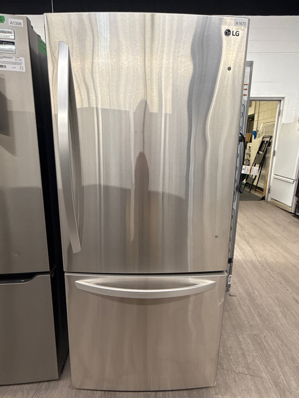 LG 30” Bottom Freezer Refrigerator - LDNS22220S