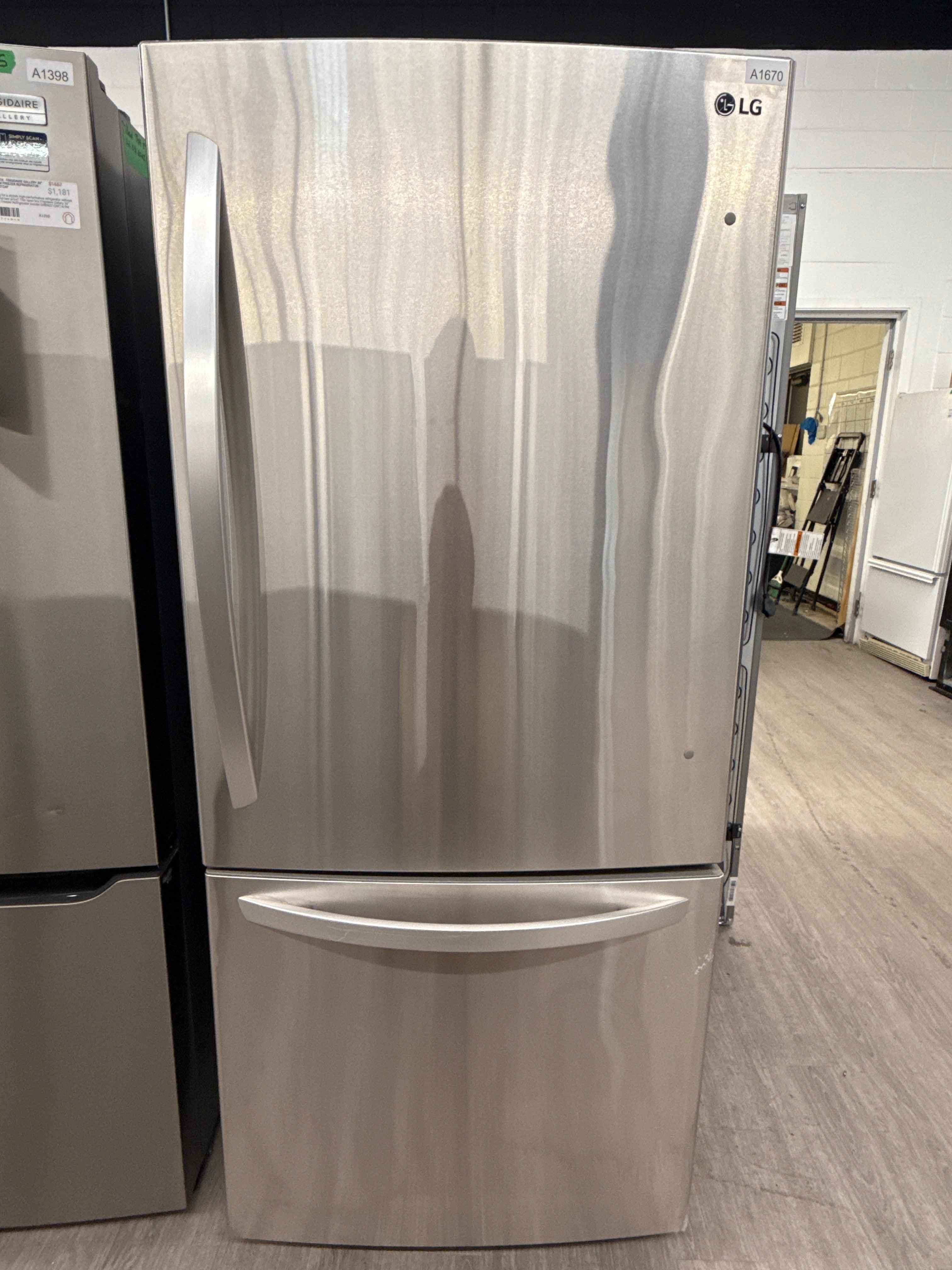 LG 30” Bottom Freezer Refrigerator - LDNS22220S
