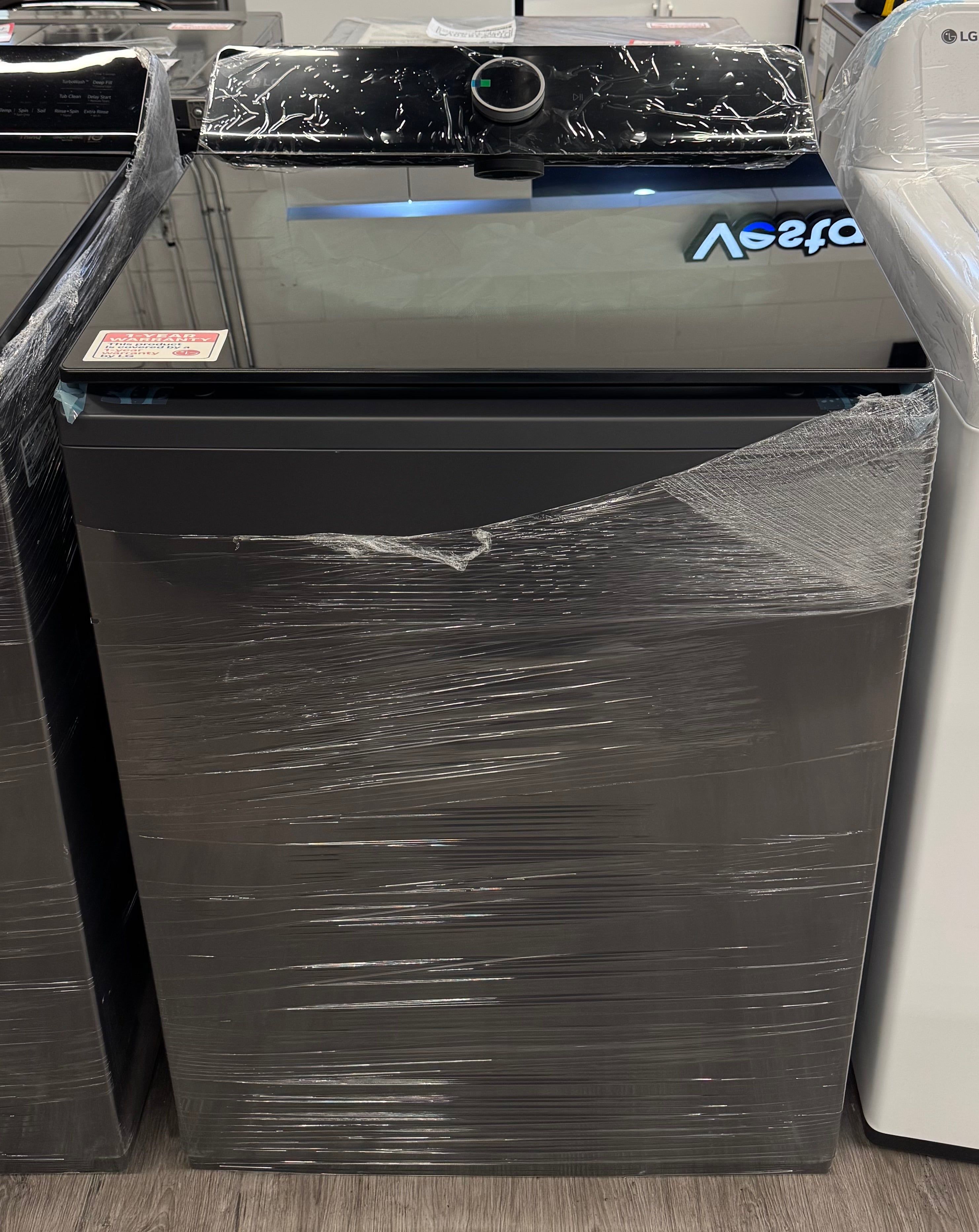 OPEN BOX - LG 27” TOP LOAD WASHER - WT8600CB (1 YEAR MANUFACTURER WARRANTY)
