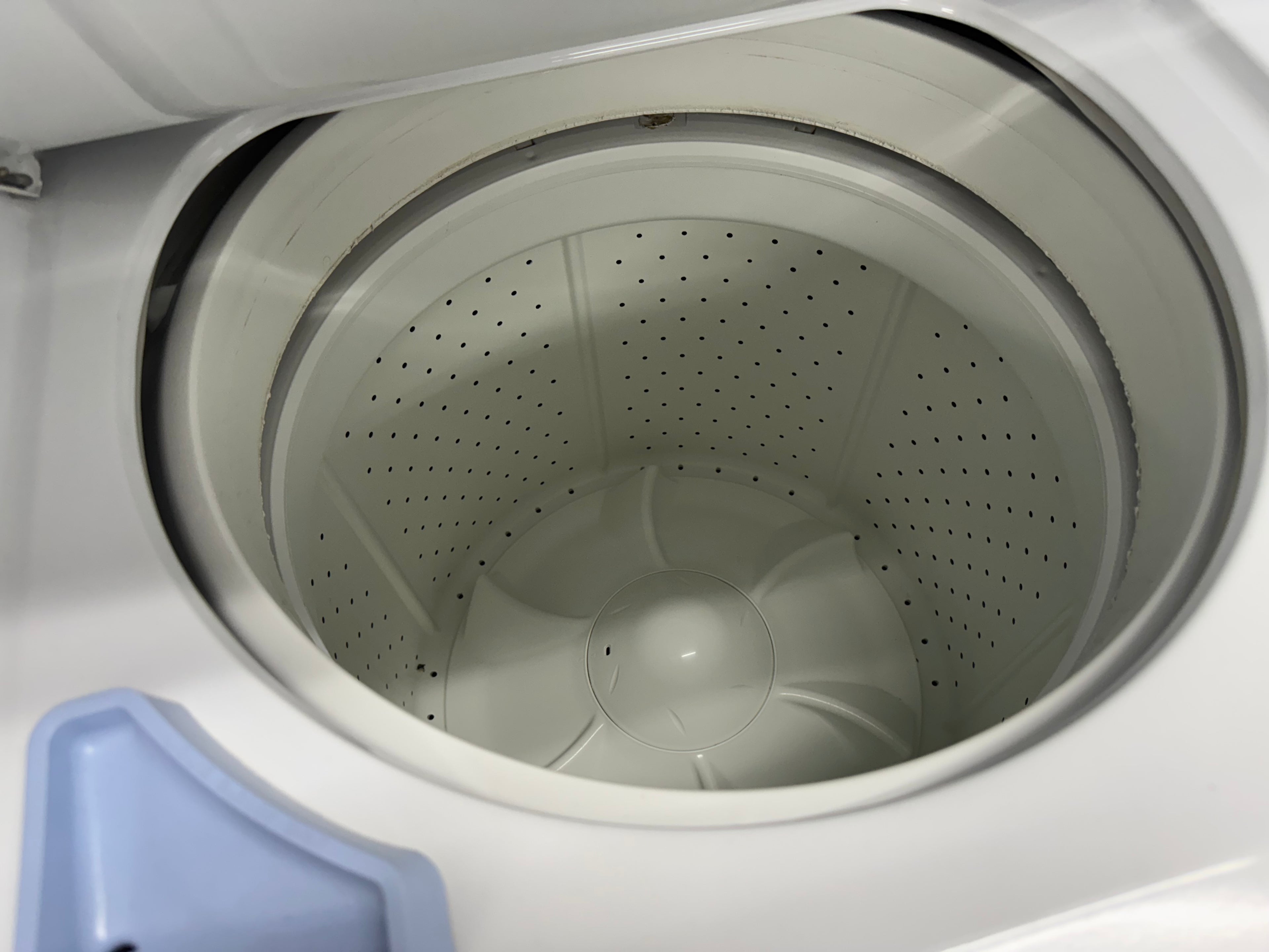 FRIGIDAIRE 27” LAUNDRY UNIT - CFLE1011MW0