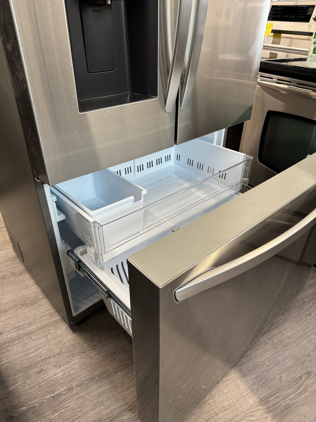 OPEN BOX - LG 36” French Door Fridge with Water & Ice Dispenser - LCFC26XSS/00