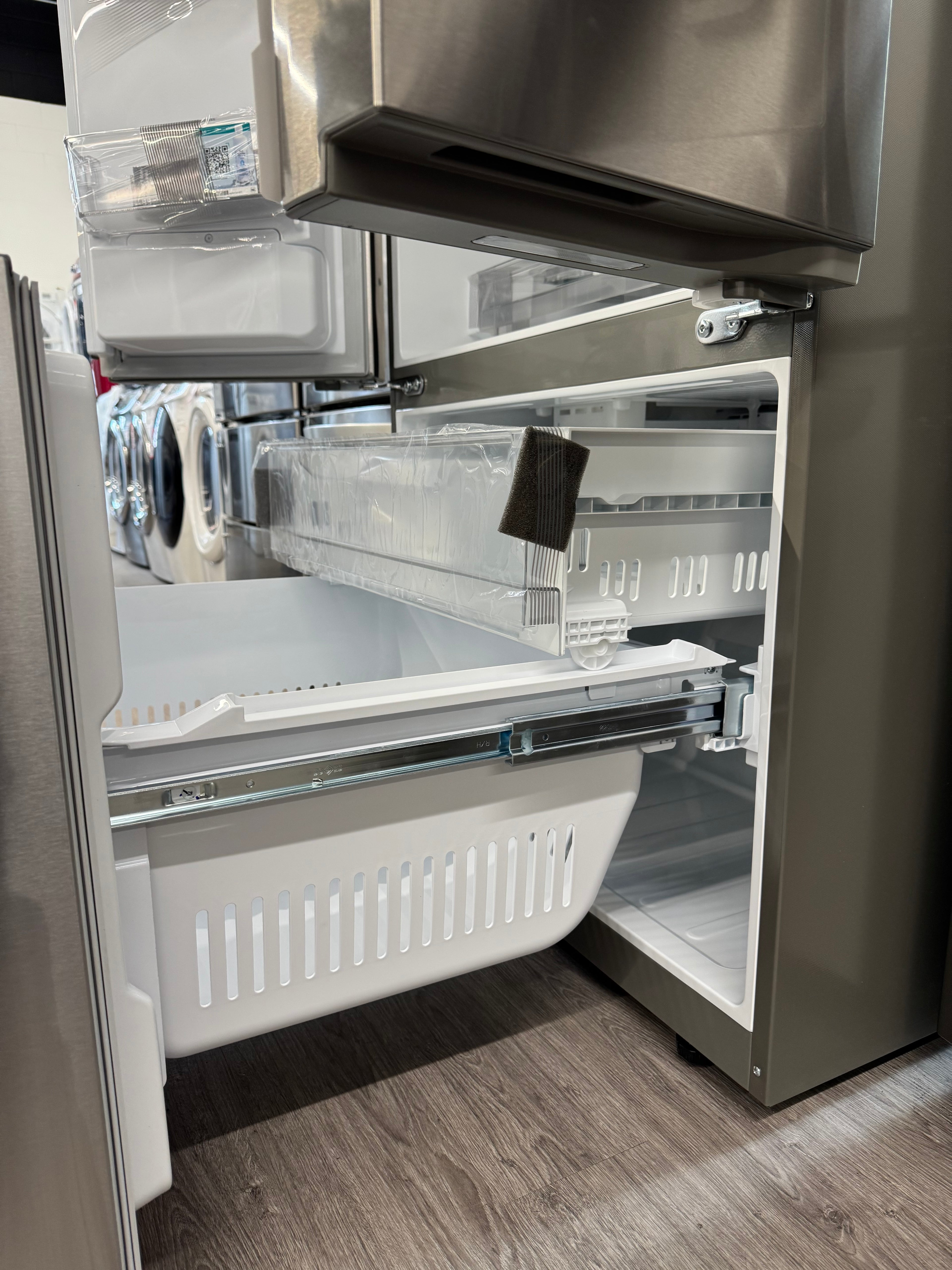 OPEN BOX - LG 33” French Door Fridge with Water & Ice Dispenser - LF25S6330S/05 LGW1