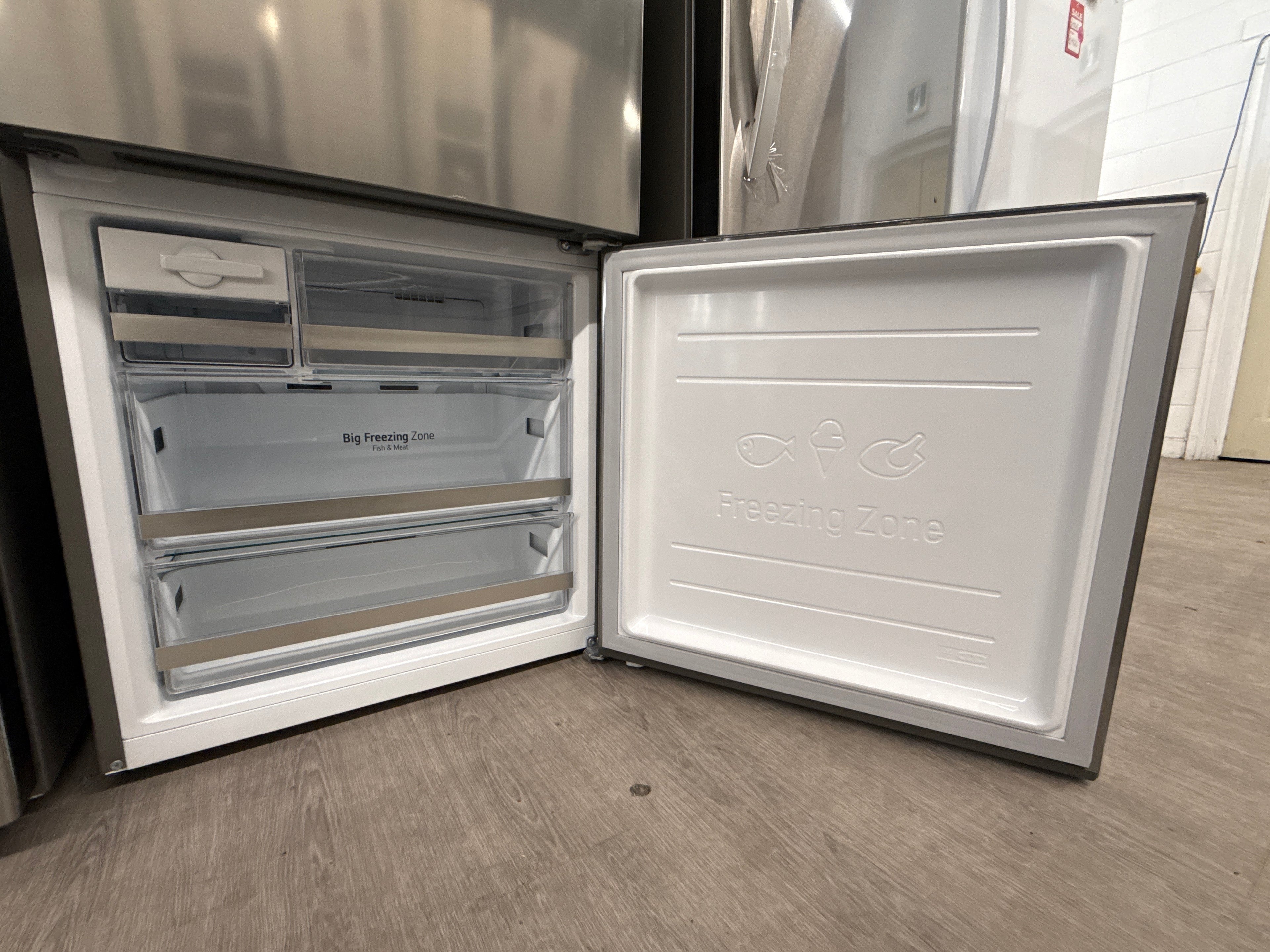 NEW - LG 28” Bottom Freezer Refrigerator - LBNC15251V (1 YEAR MANUFACTURER WARRANTY)