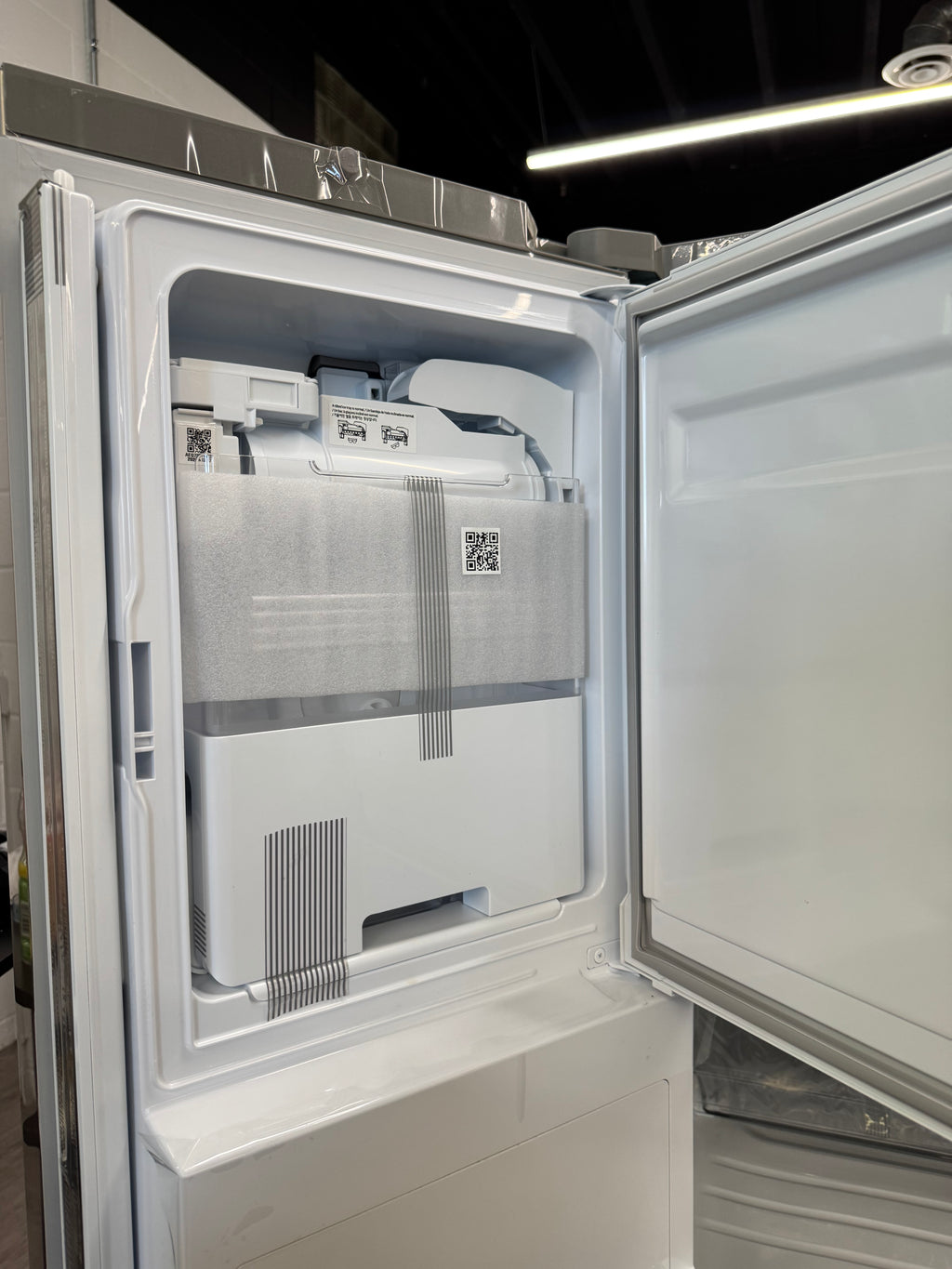 NEW - LG 36” InstaView® Door-in-Door® French Door Refrigerator – LF29S8365S (1 YEAR MANUFACTURER WARRANTY)