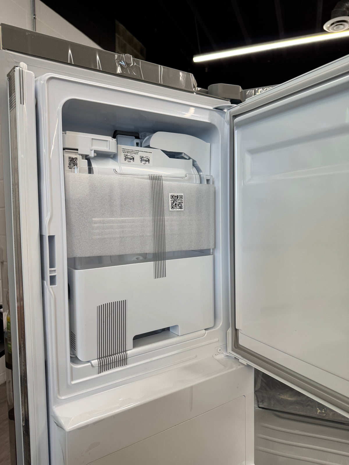 NEW - LG 36” InstaView® Door-in-Door® French Door Refrigerator – LF29S8365S (1 YEAR MANUFACTURER WARRANTY)