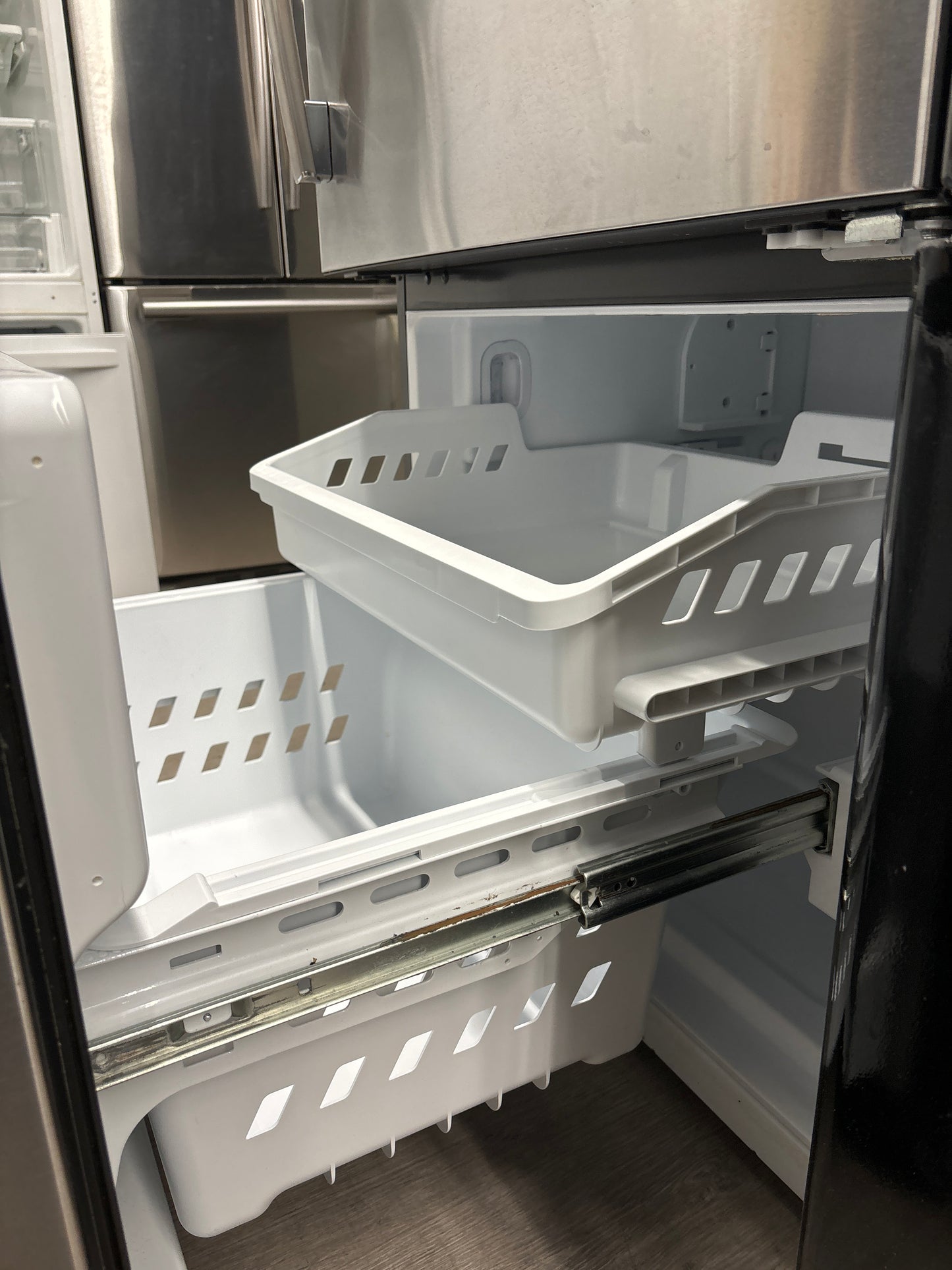 GE 30 Inch Fridge bottom freezer